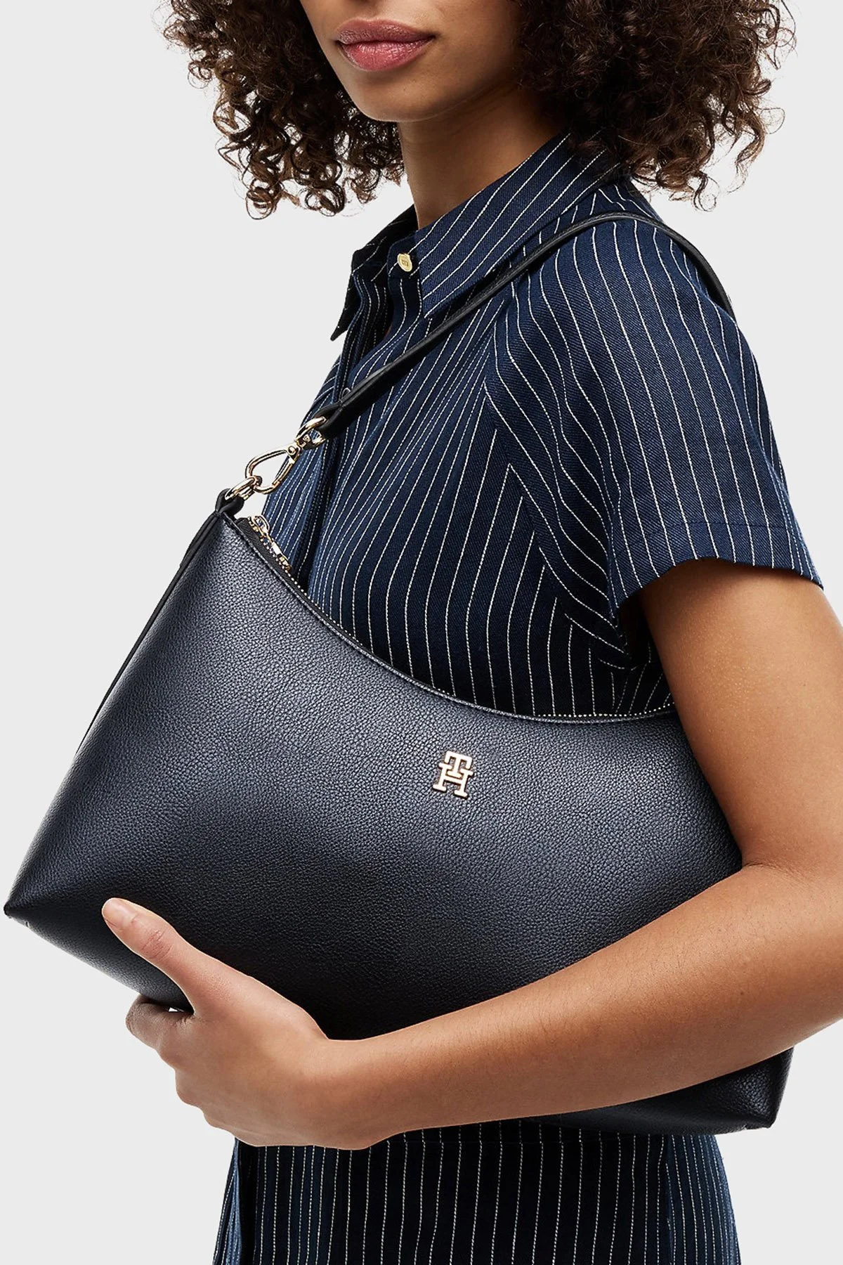 Tommy Hilfiger Logolu Omuz Askılı Kadın Çanta AW0AW18720 BDS Siyah - 2