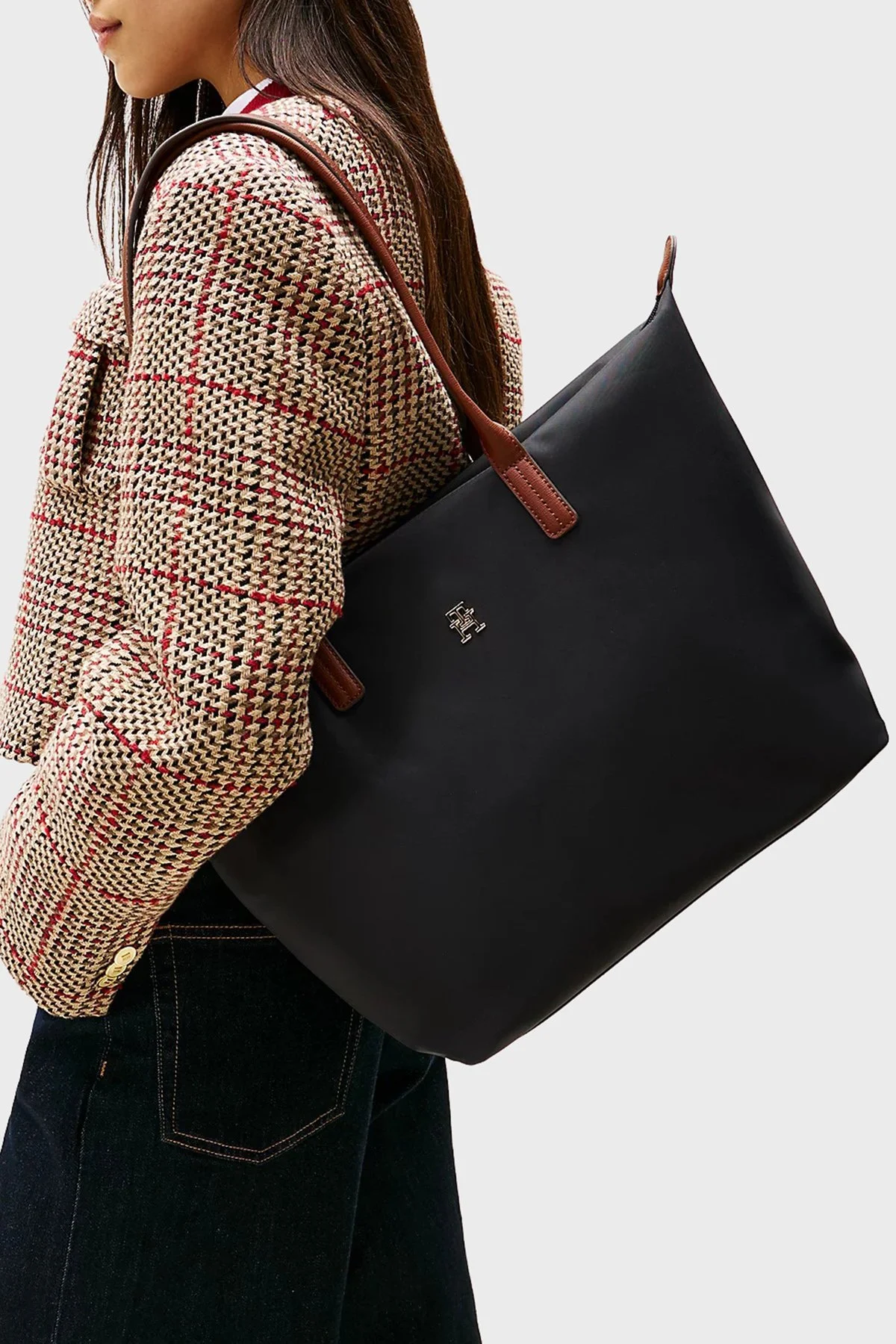 Tommy Hilfiger Logolu Omuz Askılı Tote Bayan Çanta AW0AW17711 BDS SİYAH - 2