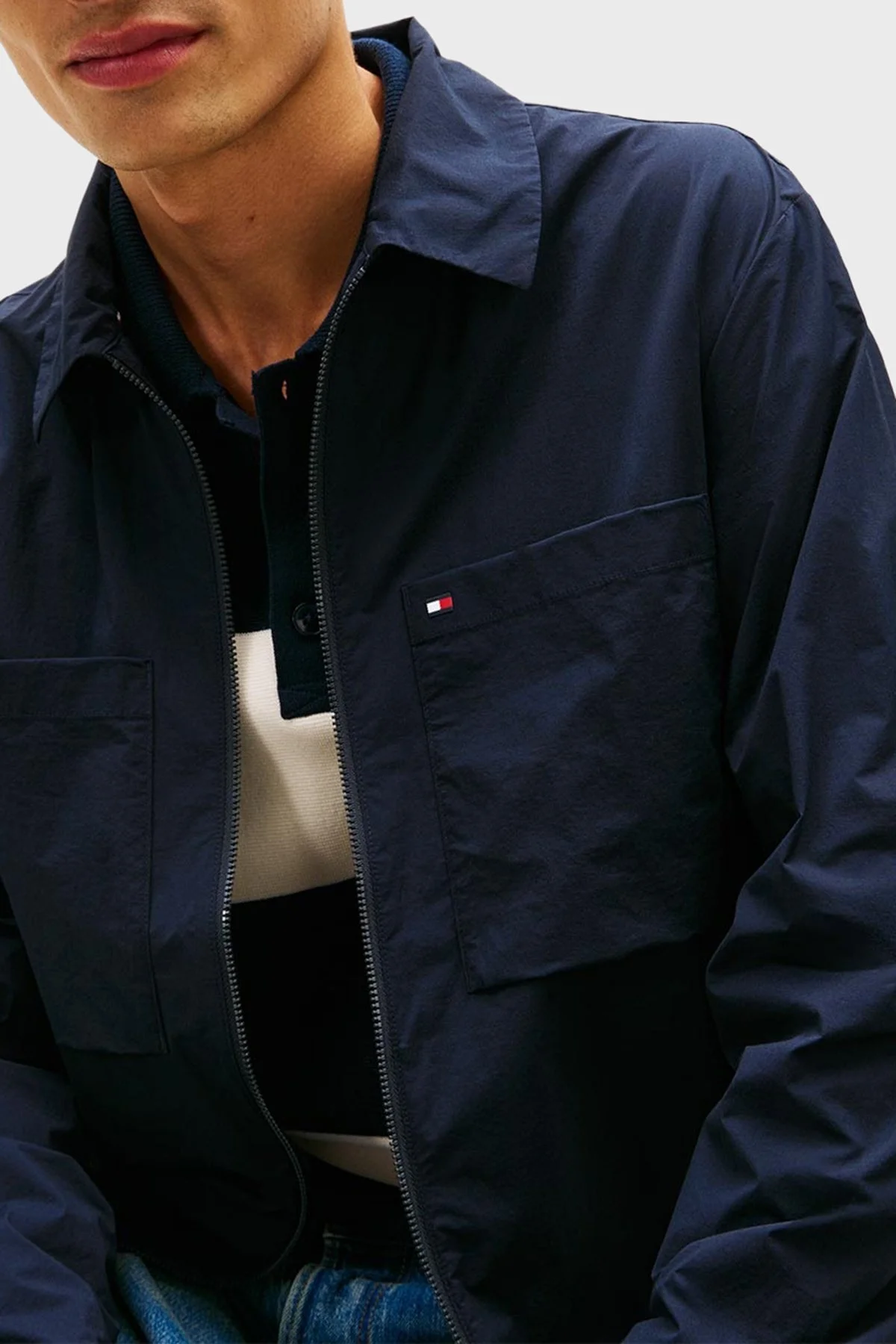 Tommy Hilfiger Logolu Pamuk Karışımlı Relaxed Fit Fermuarlı Erkek Mont MW0MW42586 DW5 LACİVERT - 4