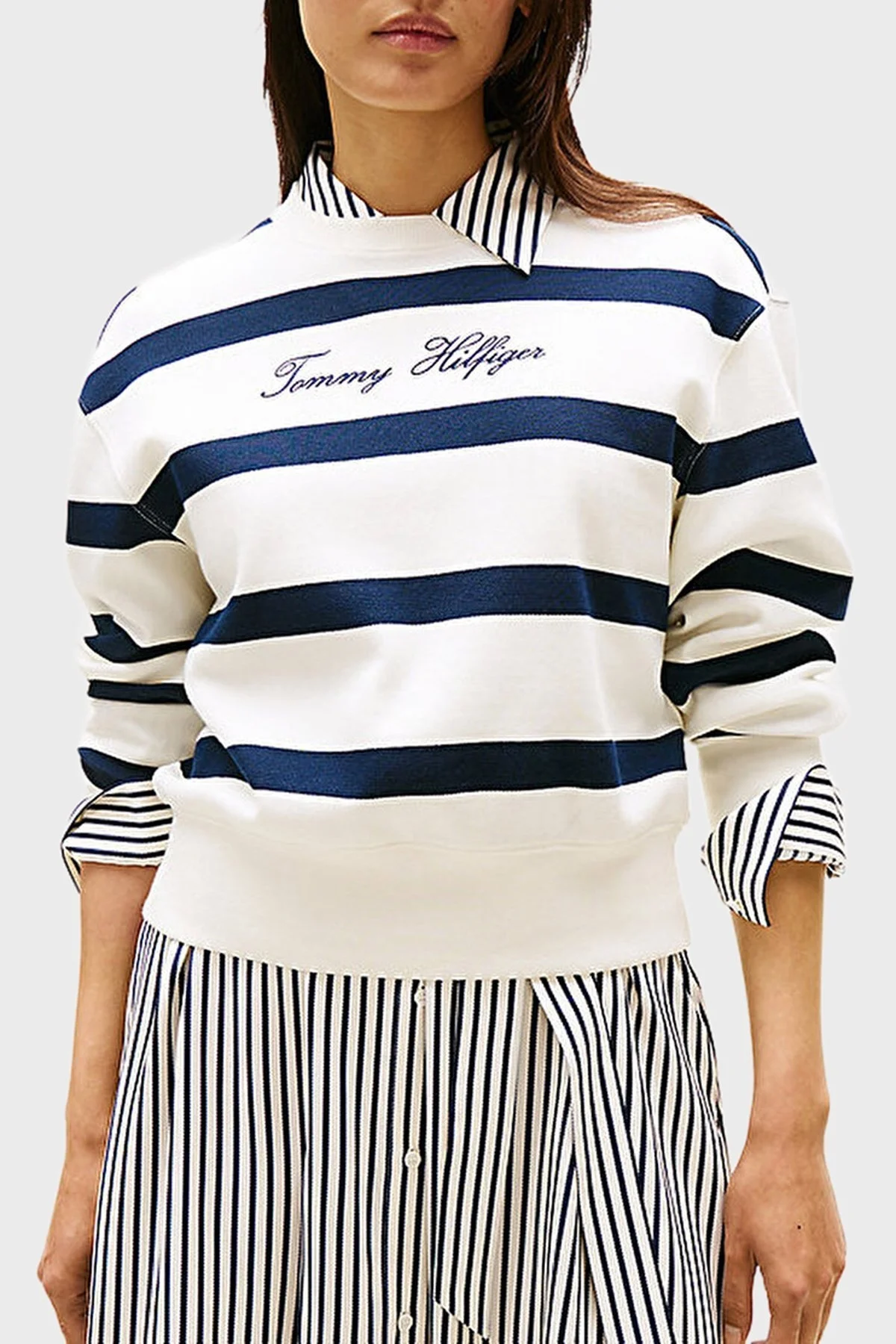 Tommy Hilfiger Logolu Pamuklu Regular Fit Bisiklet Yaka Bayan Sweat WW0WW45743 0FG BEYAZ-LACİVERT - 1