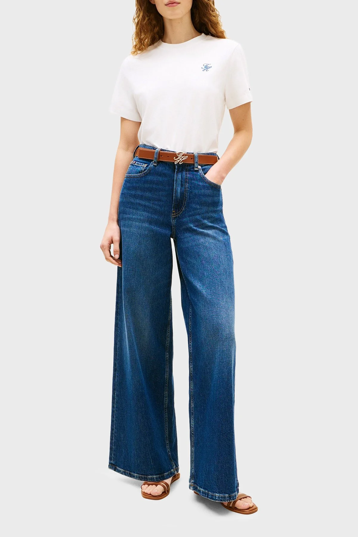 Tommy Hilfiger Logolu Pamuklu Regular Fit Bisiklet Yaka Bayan T Shirt WW0WW48699 YBL BEYAZ - 2