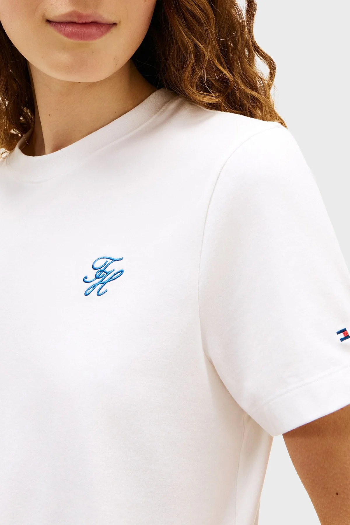 Tommy Hilfiger Logolu Pamuklu Regular Fit Bisiklet Yaka Bayan T Shirt WW0WW48699 YBL BEYAZ - 4