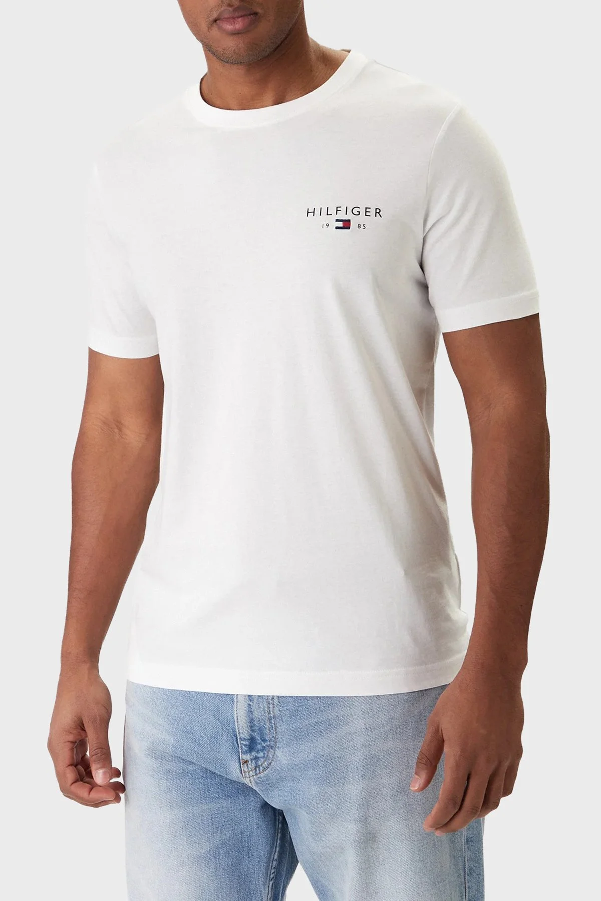 Tommy Hilfiger Logolu Pamuklu Regular Fit Bisiklet Yaka Erkek T Shirt MW0MW41456 YBR Beyaz - 1