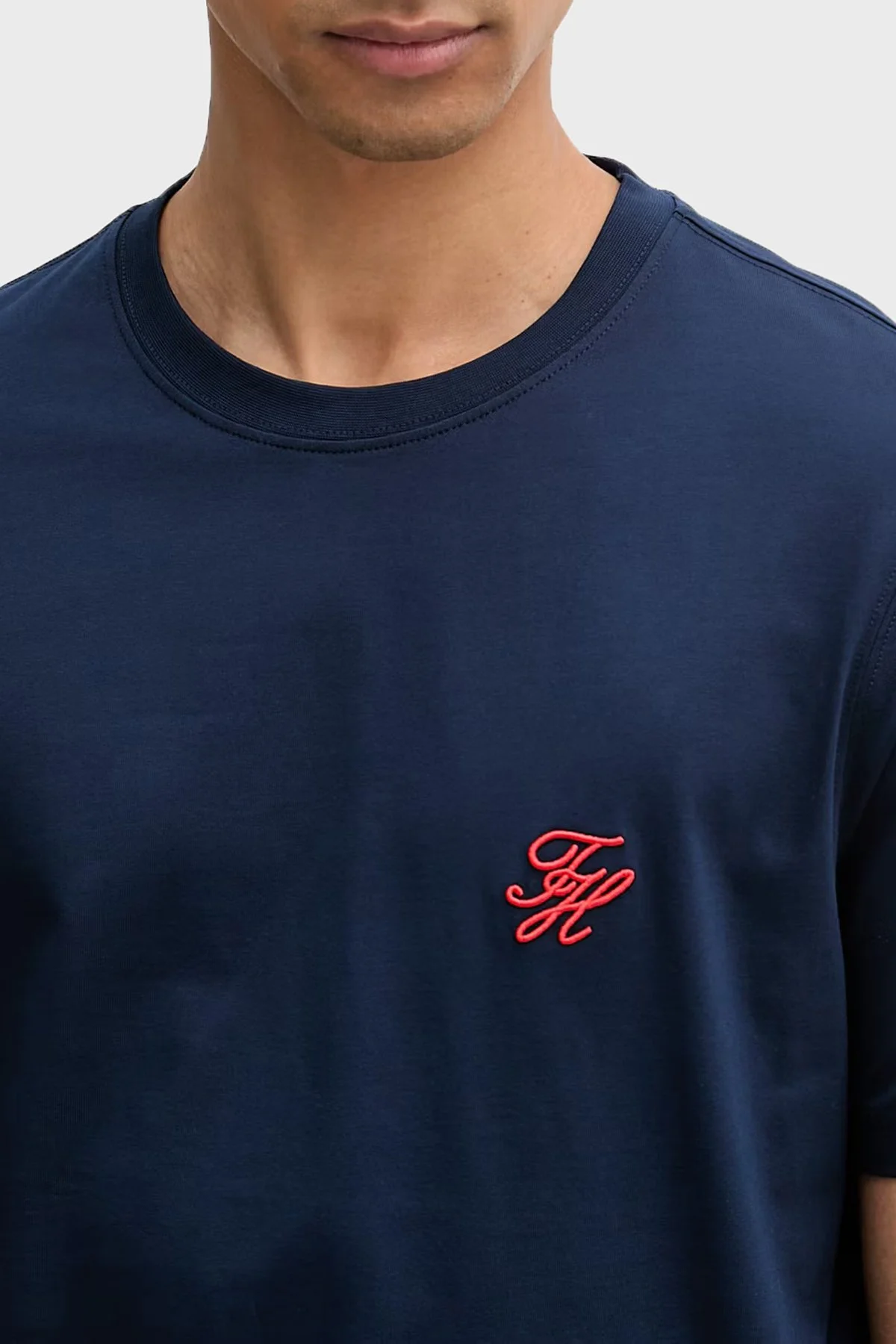 Tommy Hilfiger Logolu Pamuklu Regular Fit Bisiklet Yaka Erkek T Shirt MW0MW43066 DCC LACİVERT - 4
