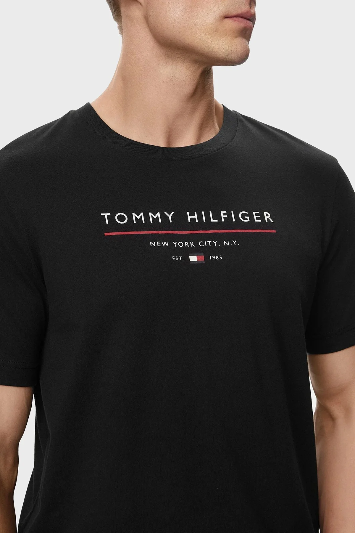 Tommy Hilfiger Logolu Pamuklu Regular Fit Bisiklet Yaka Erkek T Shirt MW0MW44359 BDS Siyah - 4