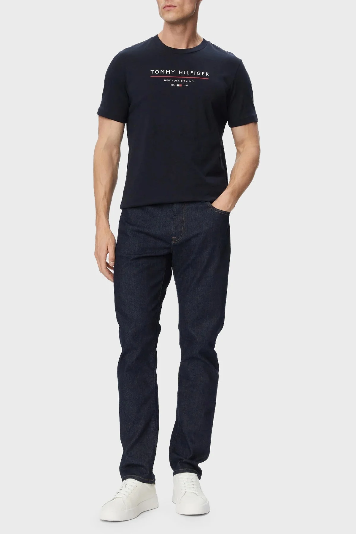 Tommy Hilfiger Logolu Pamuklu Regular Fit Bisiklet Yaka Erkek T Shirt MW0MW44359 DW5 Lacivert - 2