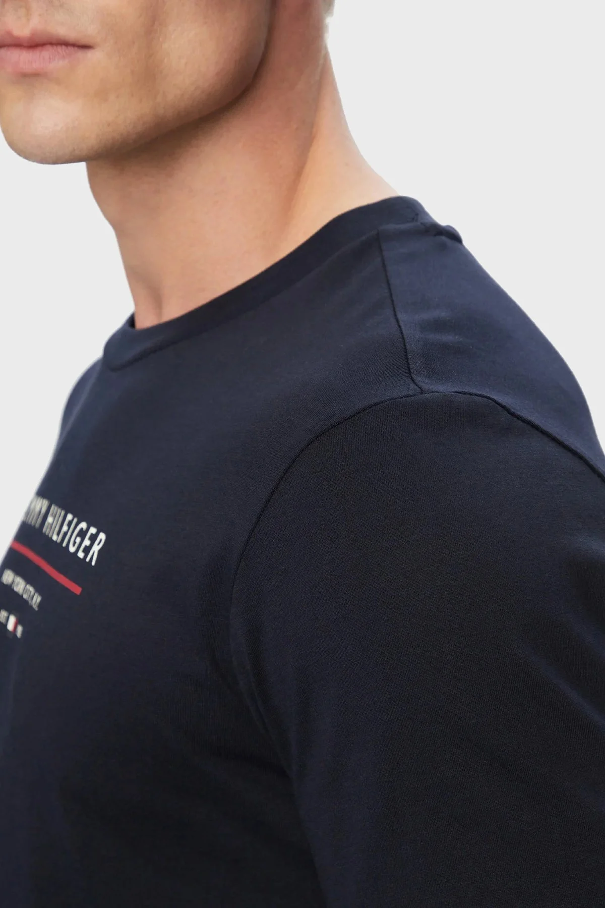Tommy Hilfiger Logolu Pamuklu Regular Fit Bisiklet Yaka Erkek T Shirt MW0MW44359 DW5 Lacivert - 5