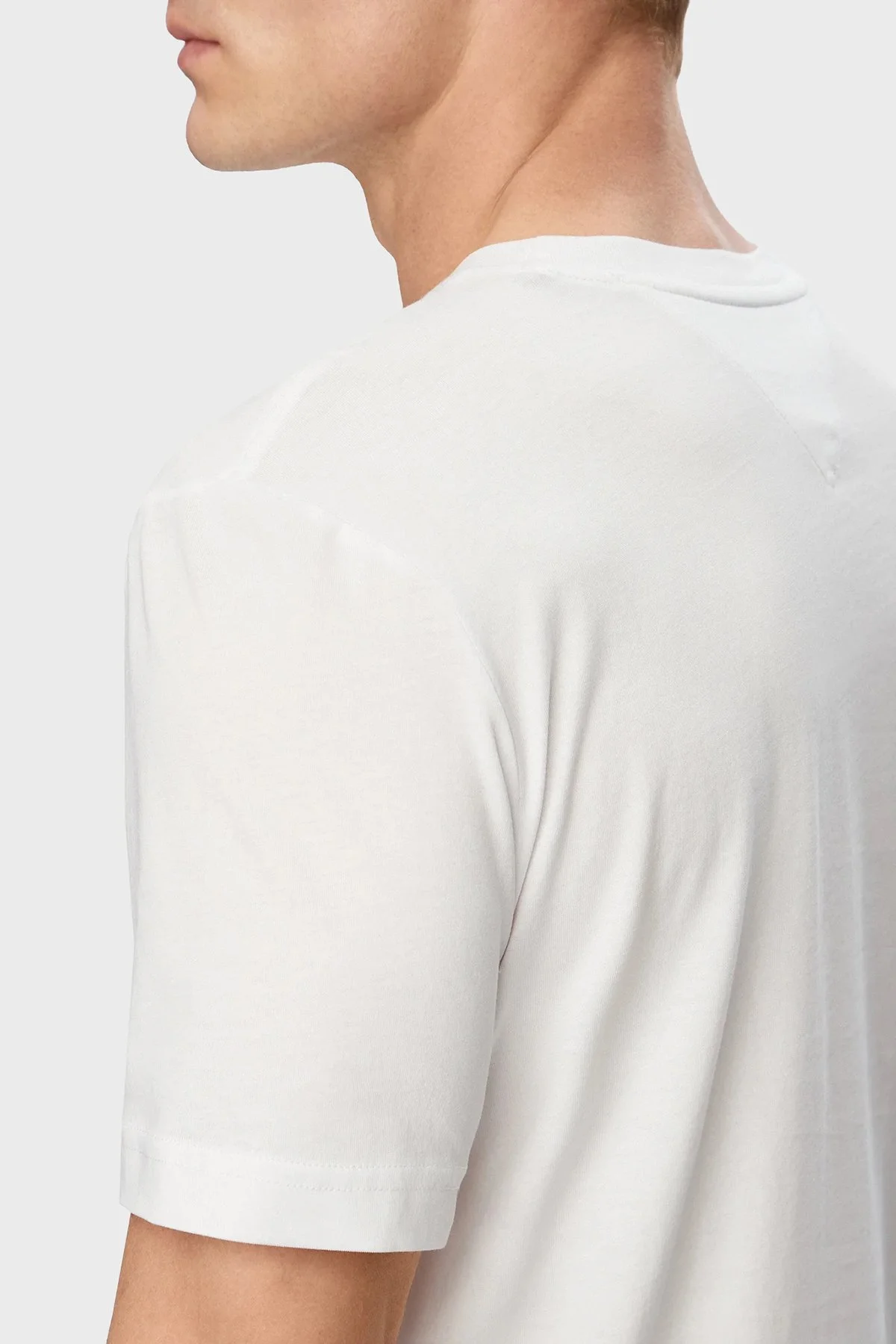 Tommy Hilfiger Logolu Pamuklu Regular Fit Bisiklet Yaka Erkek T Shirt MW0MW44359 YBR Beyaz - 4