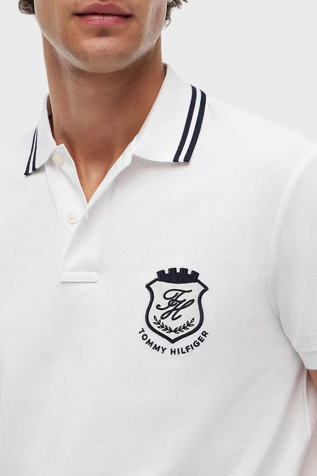 Tommy Hilfiger Logolu Pamuklu Regular Fit Erkek Polo Yaka T Shirt MW0MW43061 YBR BEYAZ - 4