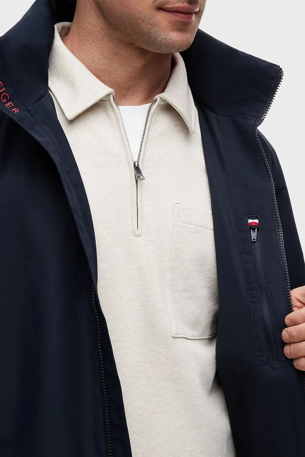 Tommy Hilfiger Logolu Regular Fit Çıkarılabilir Kapüşonlu Erkek Mont MW0MW44299 DW5 Lacivert - 5