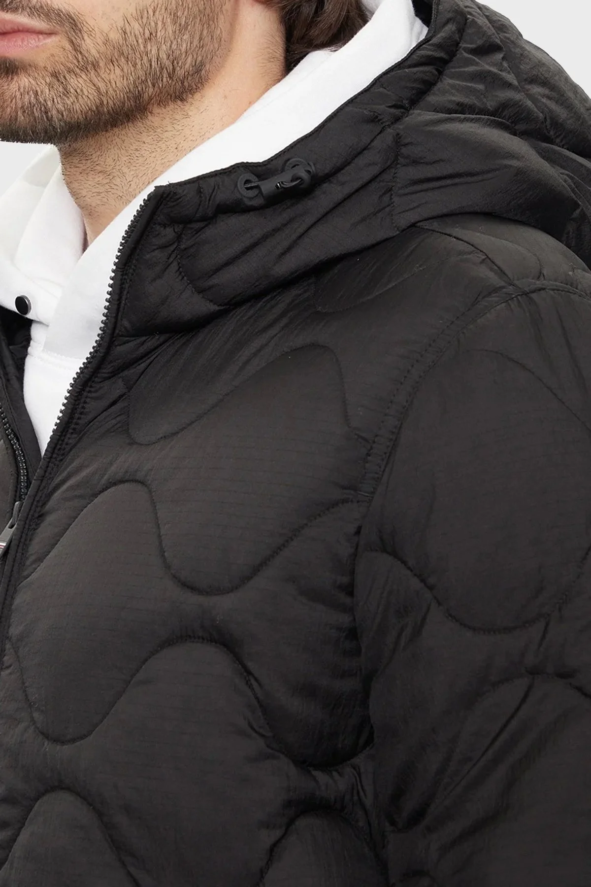 Tommy Hilfiger Logolu Regular Fit Kapitoneli Kapüşonlu Şişme Erkek Mont MW0MW36585 BDS SİYAH - 11