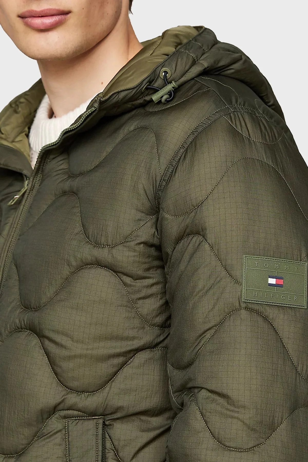 Tommy Hilfiger Logolu Regular Fit Kapitoneli Kapüşonlu Şişme Erkek Mont MW0MW36585 RBN KOYU HAKİ - 4