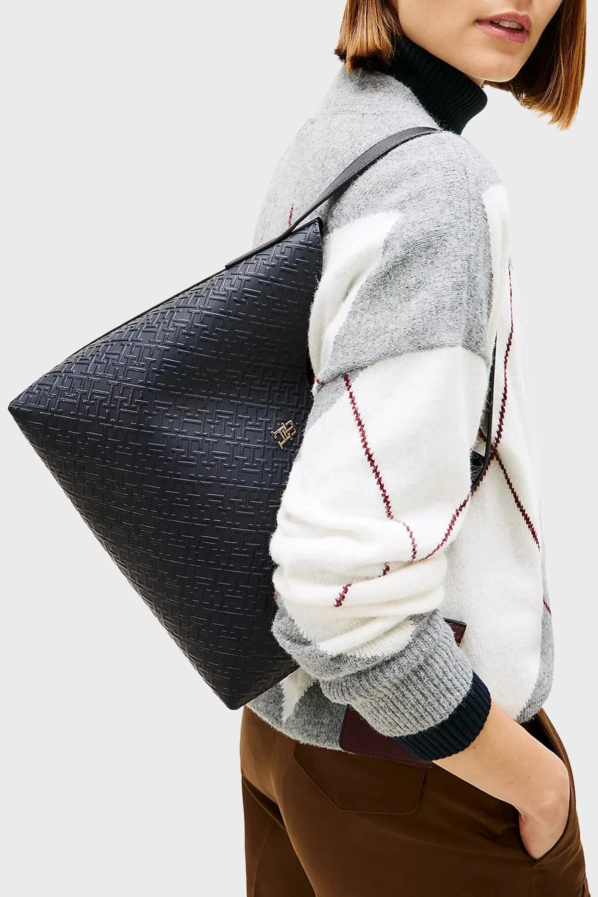 Tommy Hilfiger Logolu Sabit Askılı Kadın Çanta AW0AW18141 DW6 LACİVERT - 2
