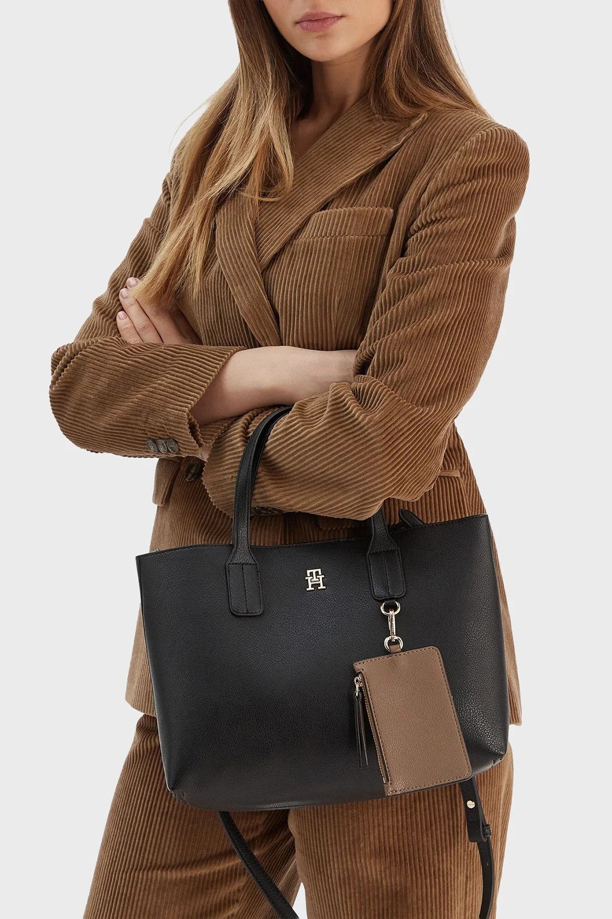 Tommy Hilfiger Logolu Sabit Askılı Bayan Çanta AW0AW18233 BDS SİYAH - 2