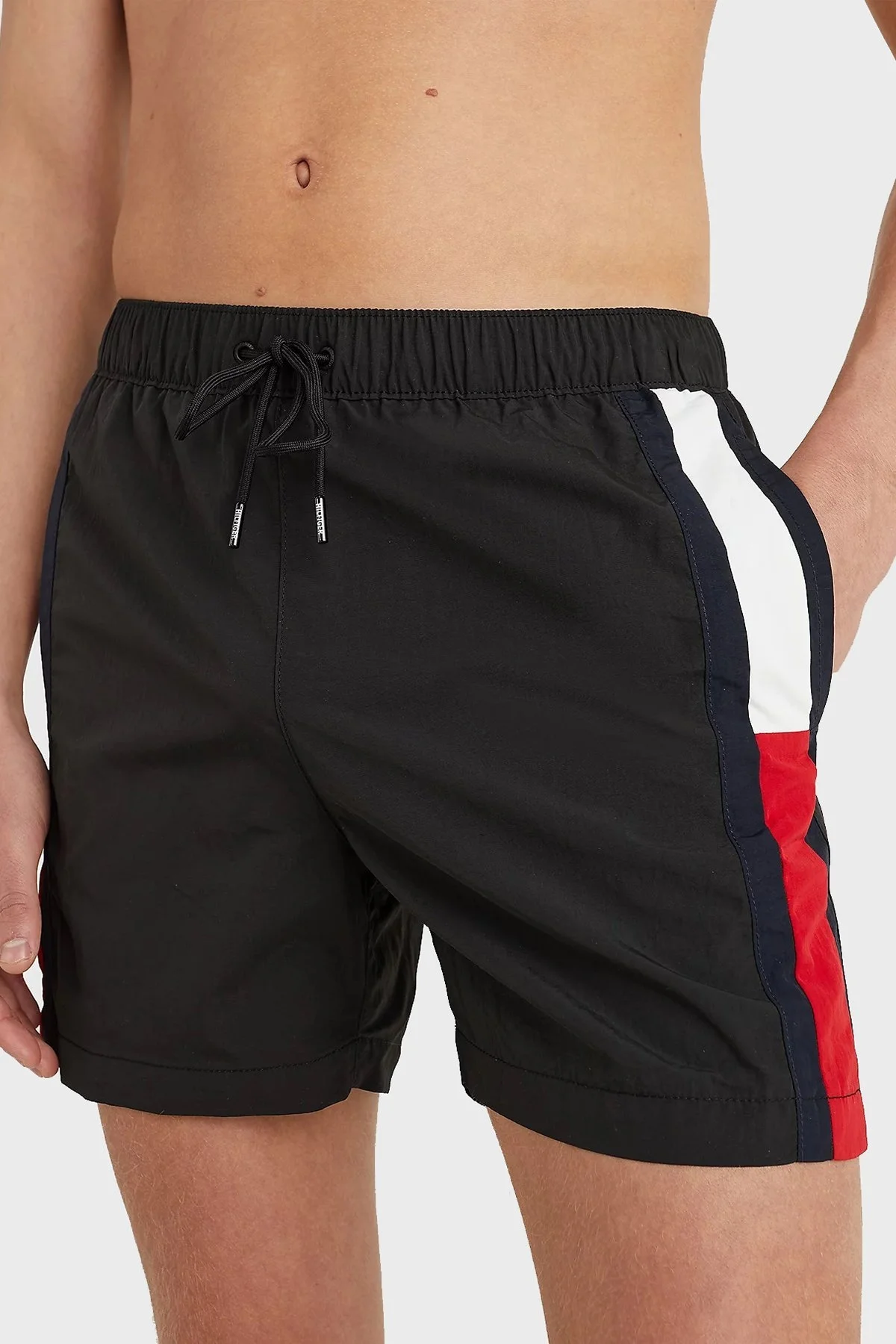 Tommy Hilfiger Logolu Slim Fit Cepli Erkek Mayo Short UM0UM02730 BDS SİYAH - 1