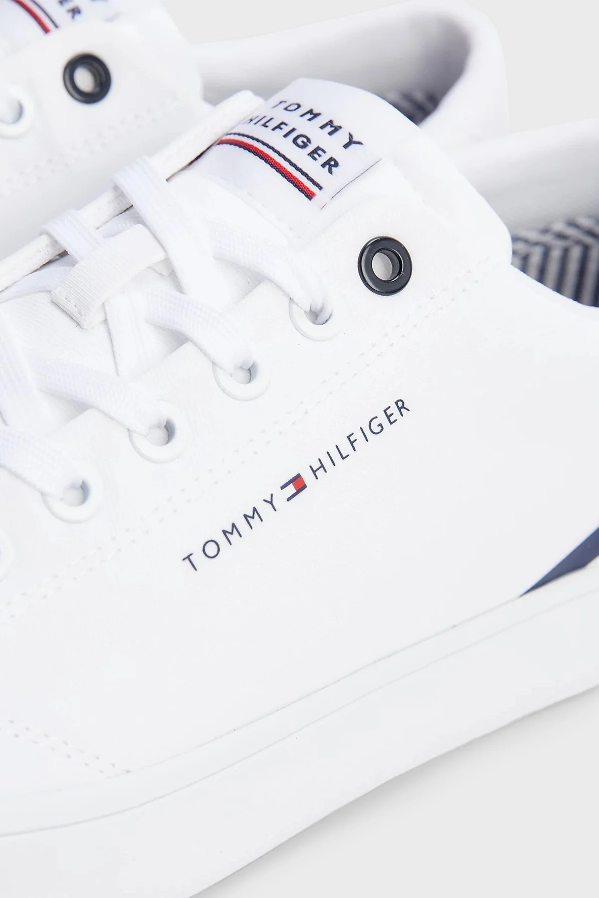 Tommy Hilfiger Logolu Sneaker Erkek Ayakkabı FM0FM04735 YBS BEYAZ - 3