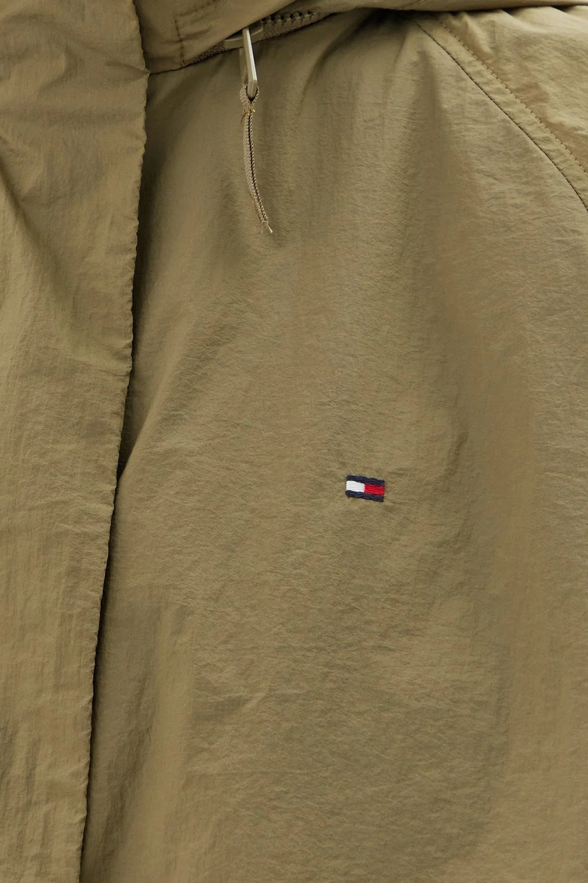 Tommy Hilfiger Logolu Su İtici Relaxed Fit Gizlenebilen Kapüşonlu Bayan Ceket WW0WW46444 RFN KOYU HAKİ - 4