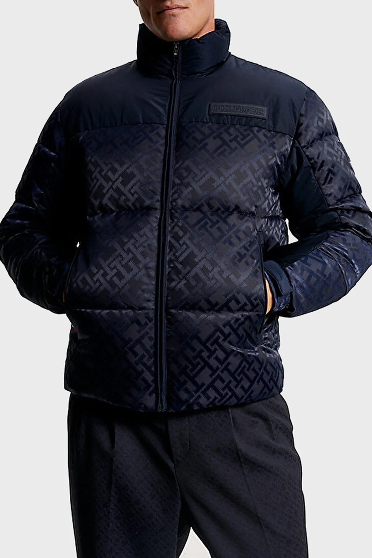 Tommy Hilfiger Logolu Suya Dayanıklı Yalıtımlı Dik Yaka Regular Fit Erkek Mont MW0MW33430 0GY LACİVERT - 1