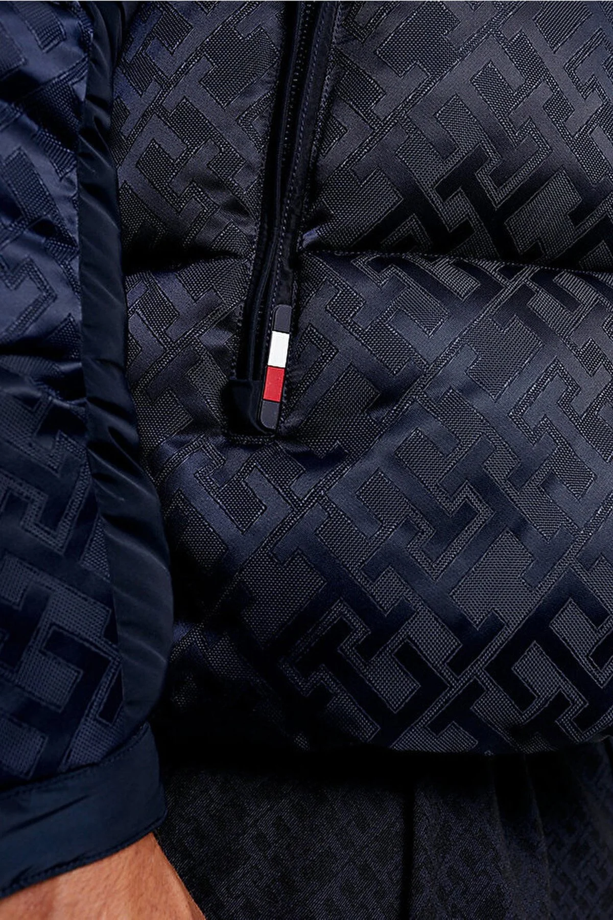 Tommy Hilfiger Logolu Suya Dayanıklı Yalıtımlı Dik Yaka Regular Fit Erkek Mont MW0MW33430 0GY LACİVERT - 4