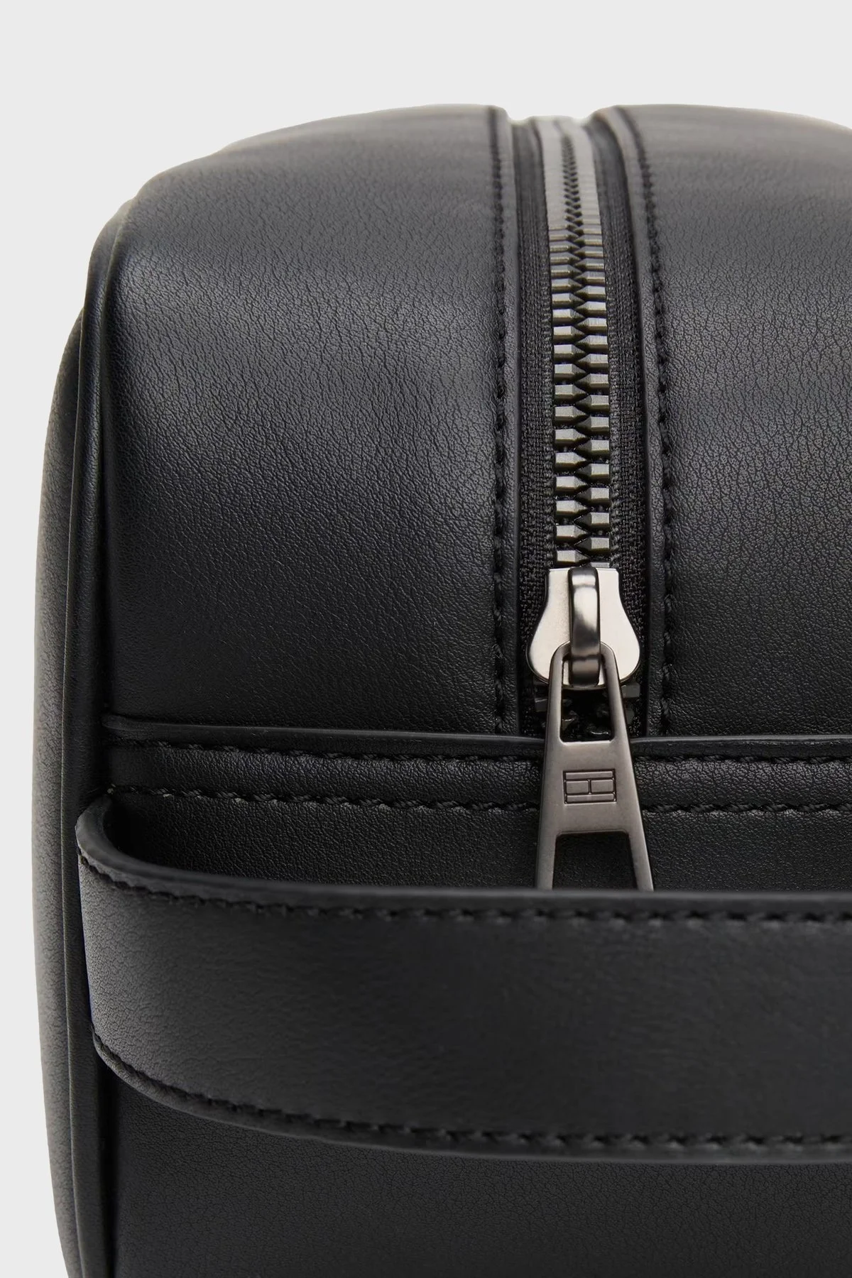 Tommy Hilfiger Logolu Tek Saplı Aksesuar Erkek Çanta AM0AM13528 BDS SİYAH - 4