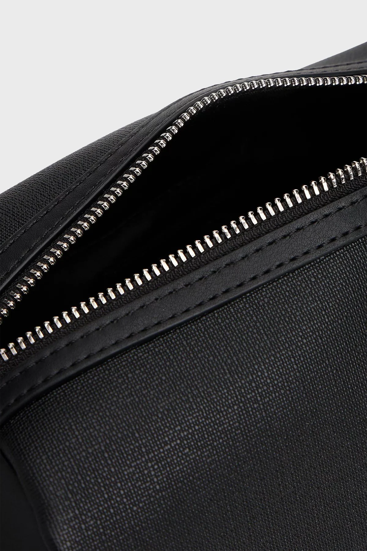 Tommy Hilfiger Logolu Tek Saplı Aksesuar Erkek Çanta AM0AM13749 BDS SİYAH - 4