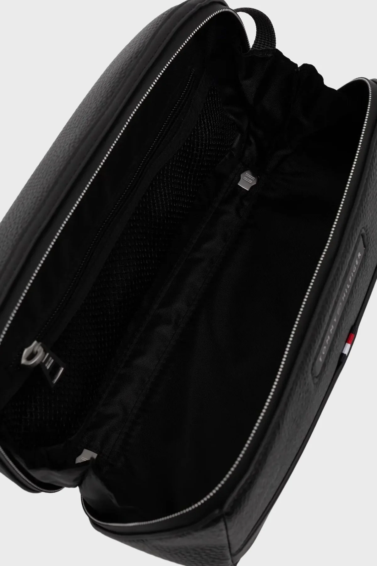 Tommy Hilfiger Logolu Tek Saplı Aksesuar Erkek Çanta AM0AM13948 BDS SİYAH - 4