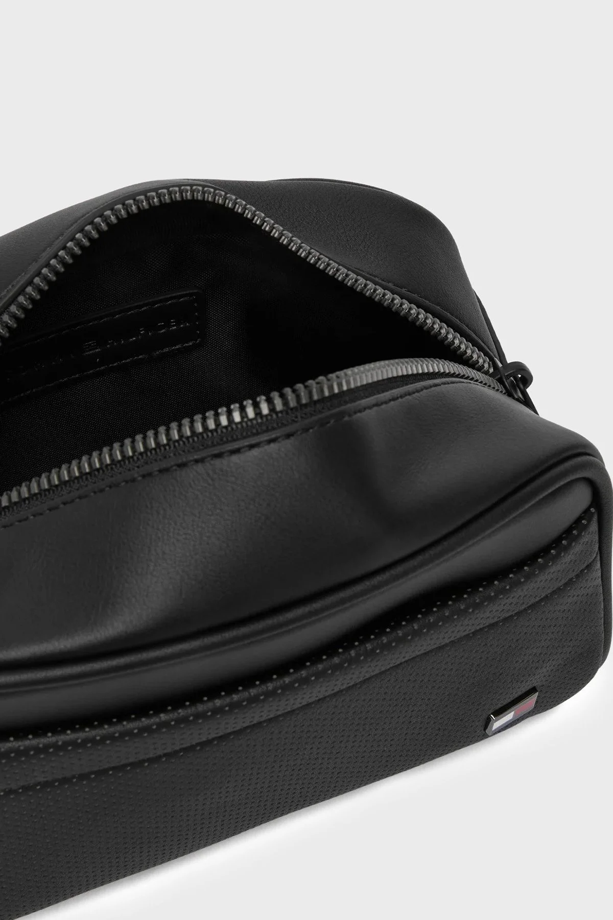 Tommy Hilfiger Logolu Tek Saplı Aksesuar Erkek Çanta AM0AM14764 BDS Siyah - 5