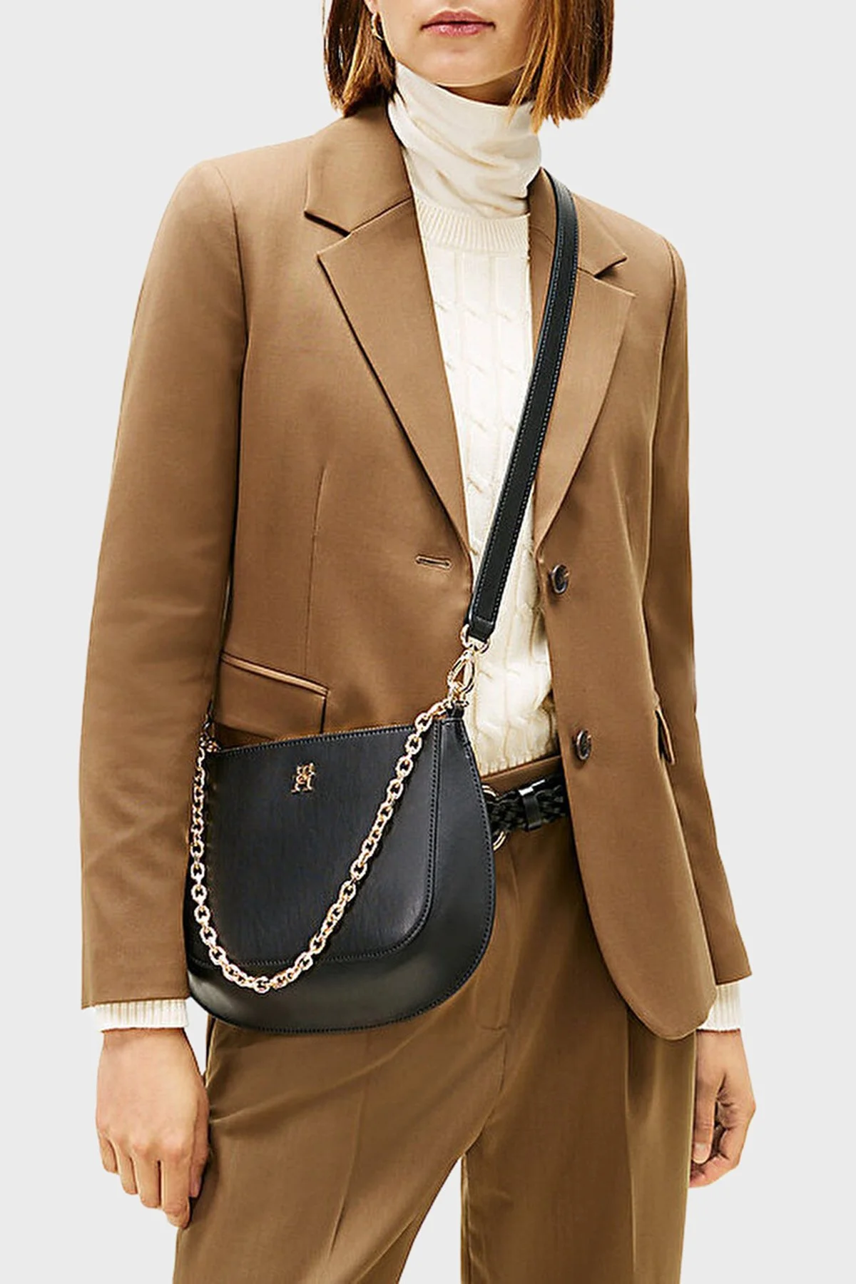 Tommy Hilfiger Logolu Zincir Askılı Bayan Çanta AW0AW18143 BDS SİYAH - 2