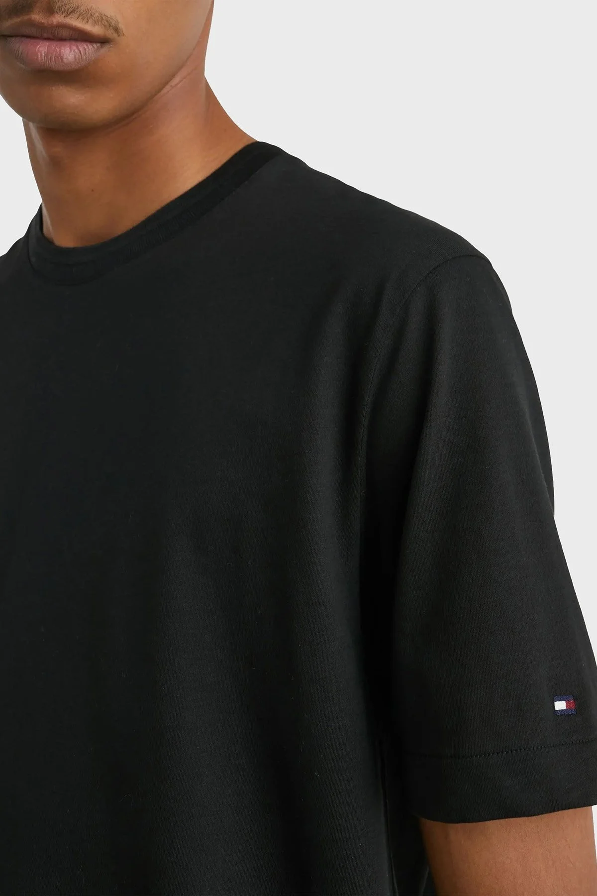 Tommy Hilfiger Merserize Pamuklu Bisiklet Yaka Regular Fit Erkek T Shirt MW0MW30044 BDS SİYAH - 2