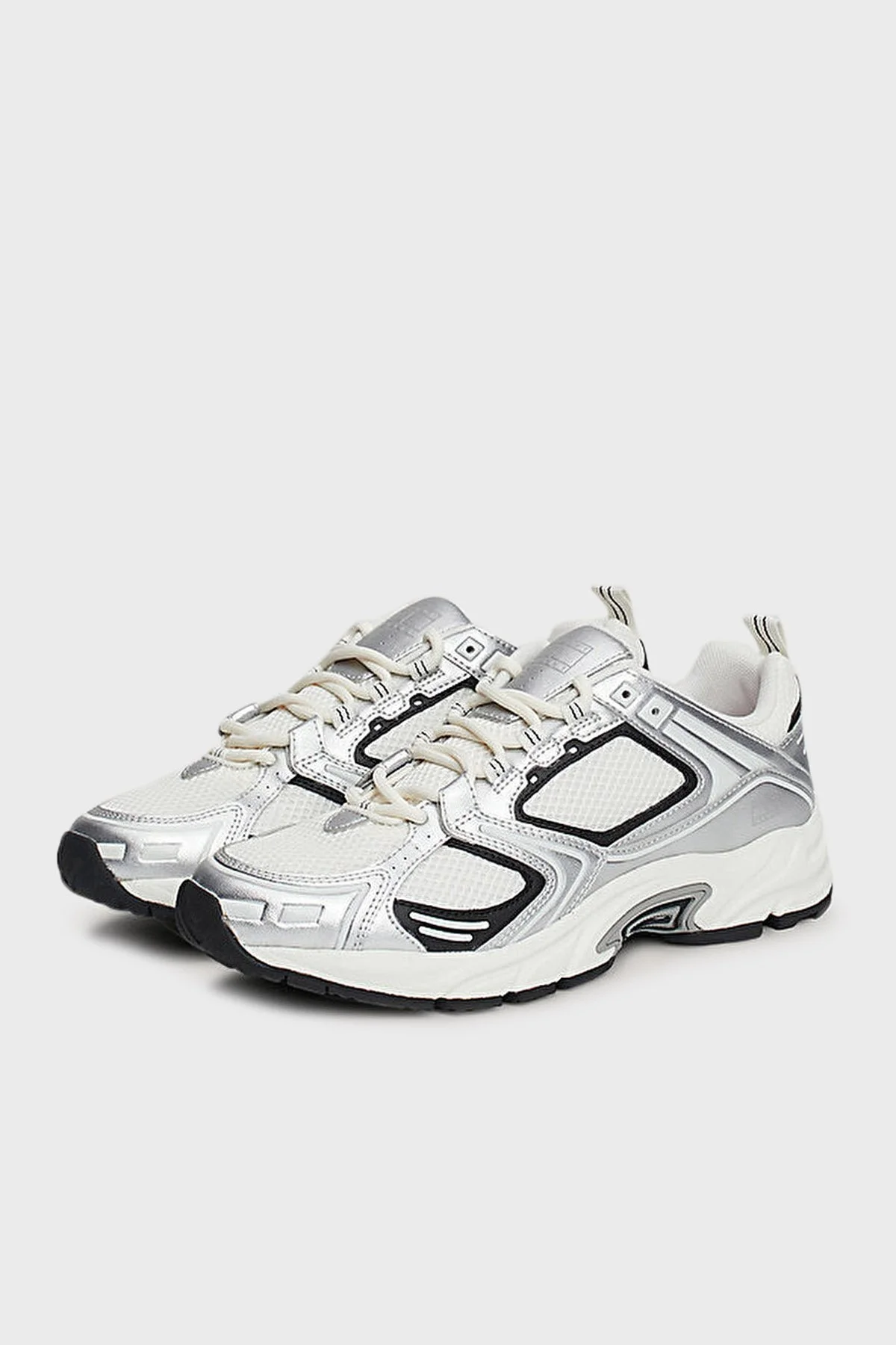 Tommy Hilfiger Metalik Detaylı Sneaker Bayan Ayakkabı EN0EN02680 PE6 GRİ - 3