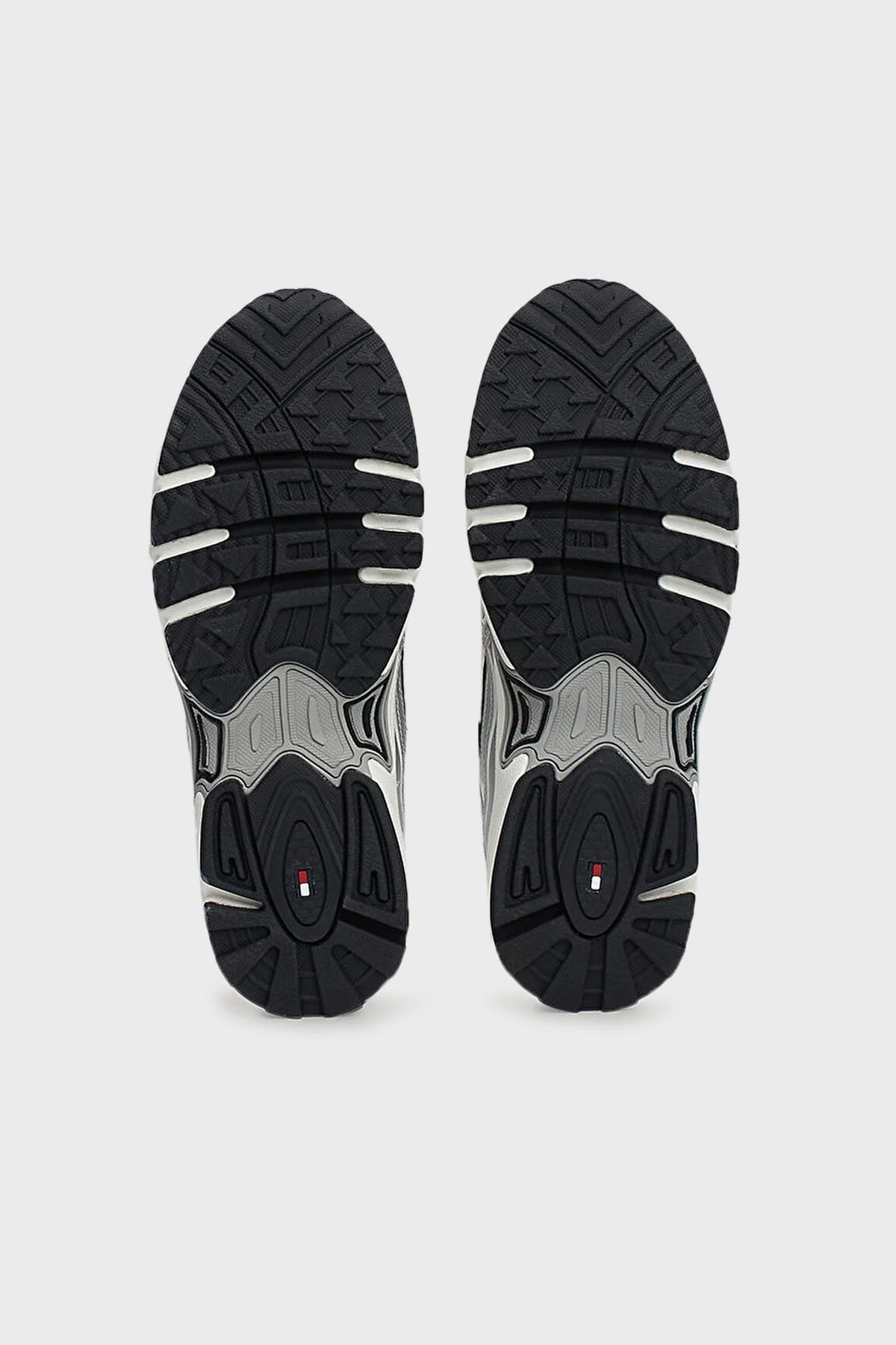 Tommy Hilfiger Metalik Detaylı Sneaker Bayan Ayakkabı EN0EN02680 PE6 GRİ - 6