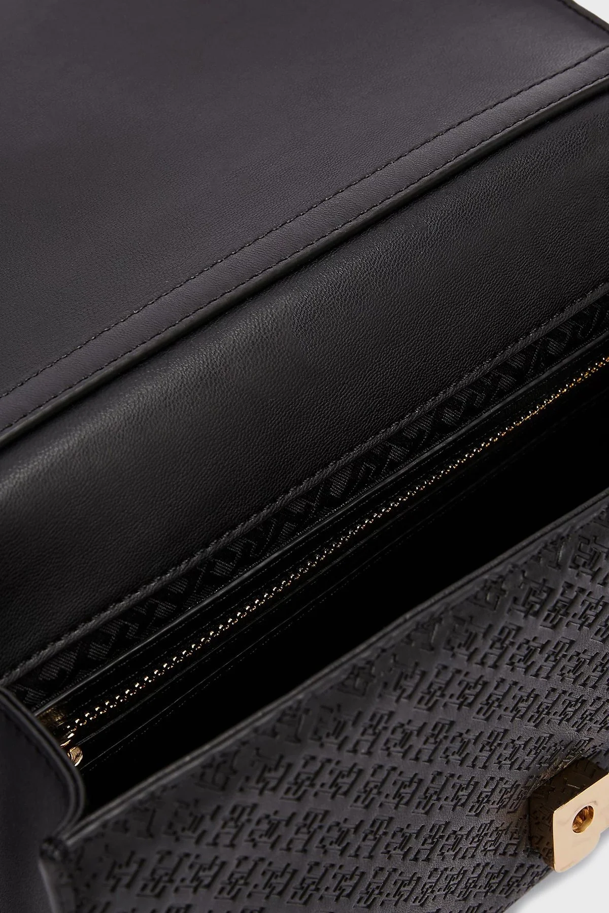 Tommy Hilfiger Monogram Kabartmalı Bayan Çanta AW0AW16933 BDS SİYAH - 5