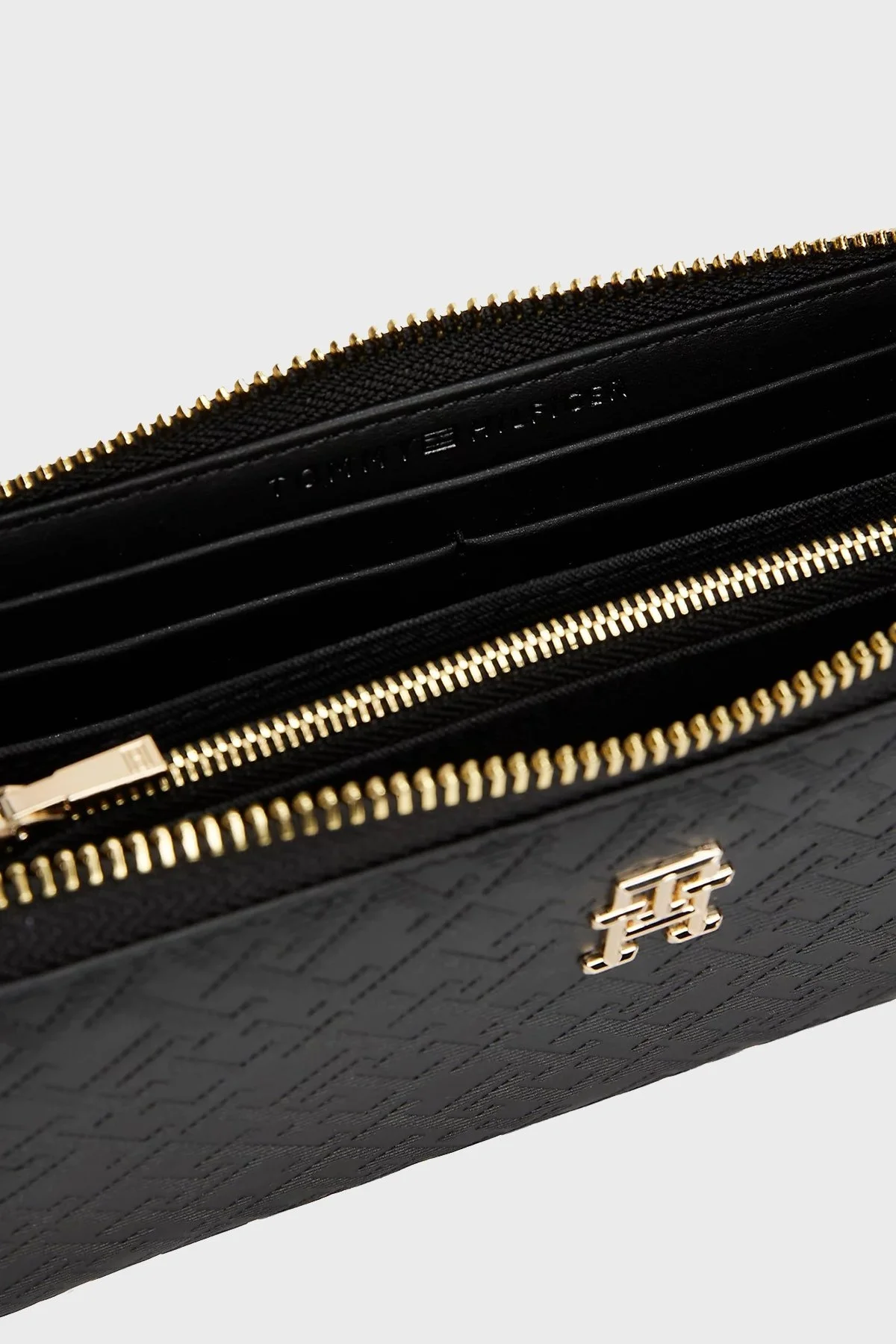 Tommy Hilfiger Monogram Logo Baskılı Fermuarlı Bayan Cüzdan AW0AW17258 BDS SİYAH - 3