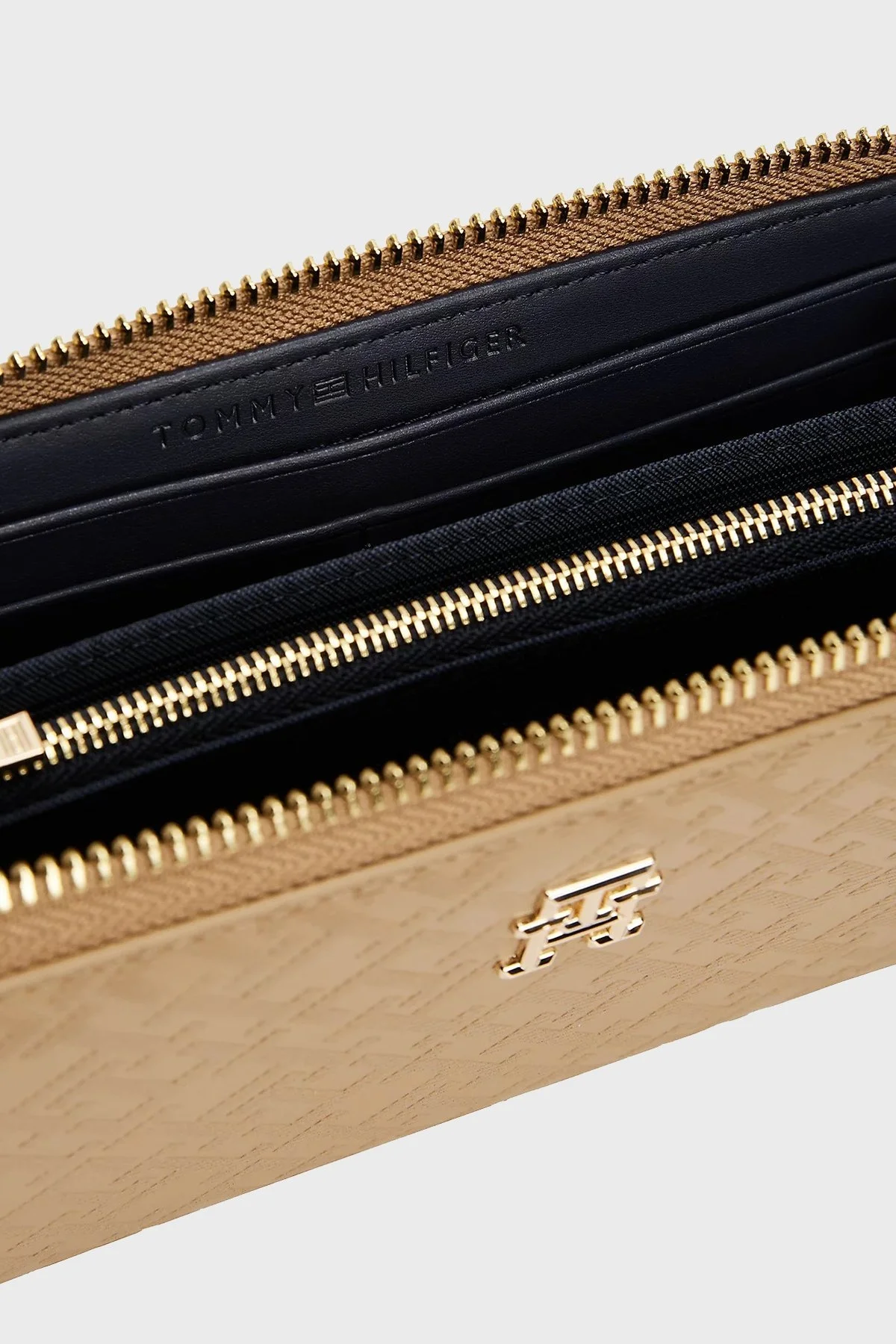 Tommy Hilfiger Monogram Logo Baskılı Fermuarlı Bayan Cüzdan AW0AW17258 RBC KOYU HAKİ - 7