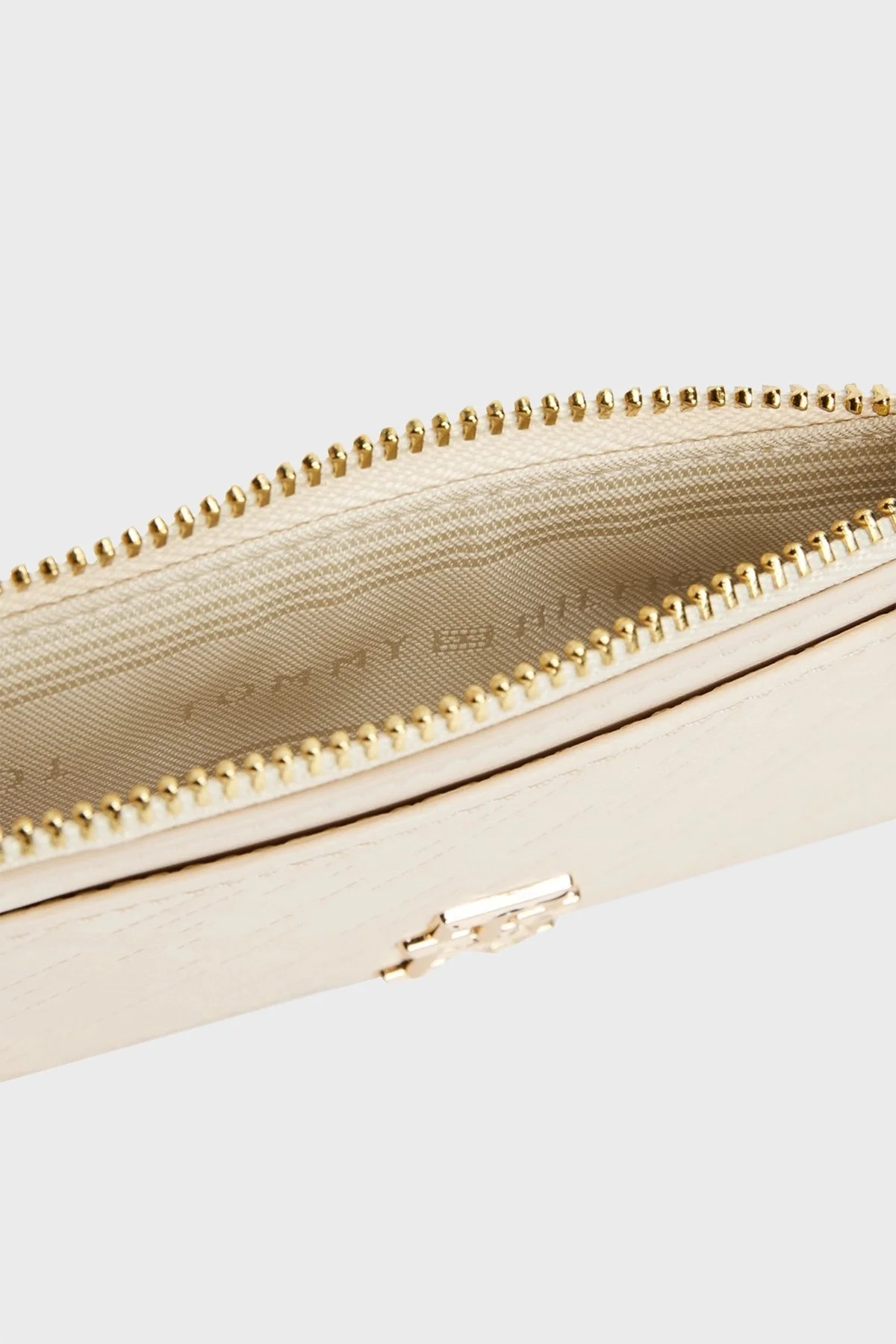 Tommy Hilfiger Monogram Logo Baskılı Fermuarlı Bayan Kartlık AW0AW17401 AA8 BEJ - 4