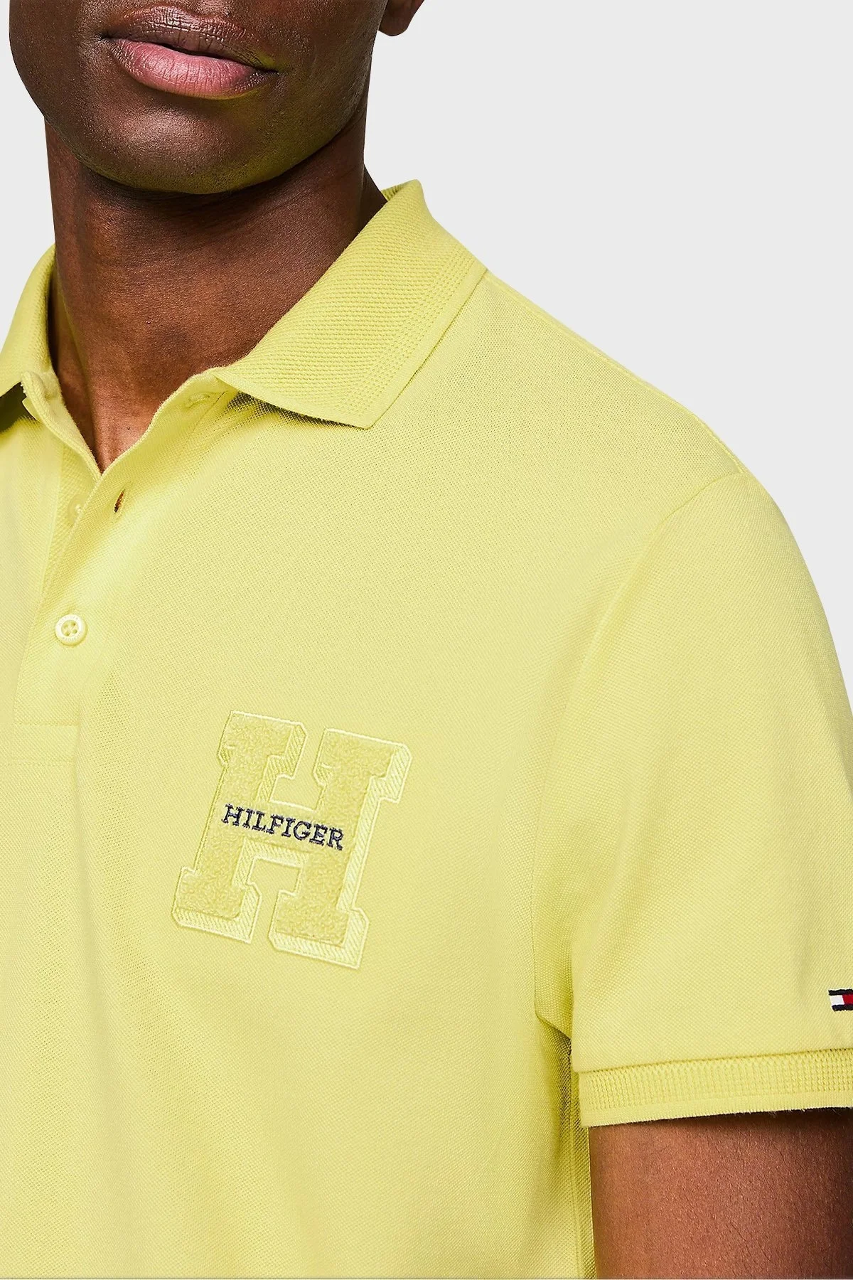 Tommy Hilfiger Monogram Logolu % 100 Pamuk Regular Fit Erkek Polo Yaka T Shirt MW0MW34771 ZIN SARI - 4
