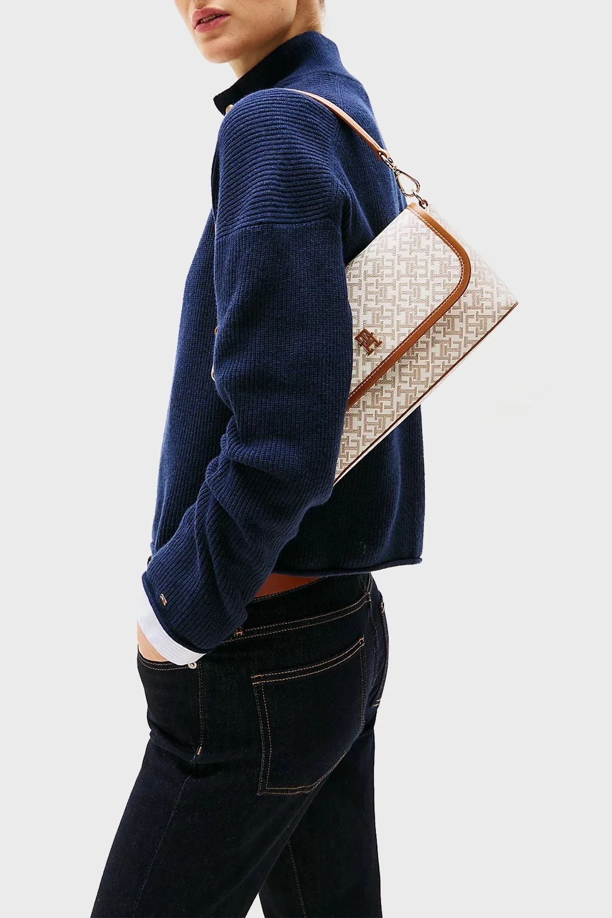 Tommy Hilfiger Monogram Logolu Bayan Çanta AW0AW17341 RBC KOYU HAKİ - 2