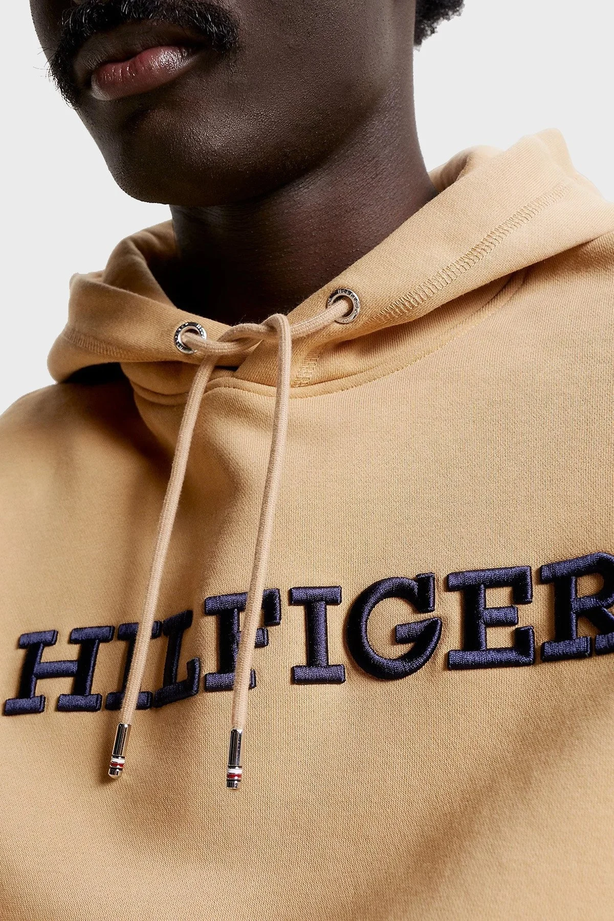 Tommy Hilfiger Nakışlı Pamuklu Regular Fit Kapüşonlu Erkek Sweat MW0MW33062 RBL CAMEL - 5
