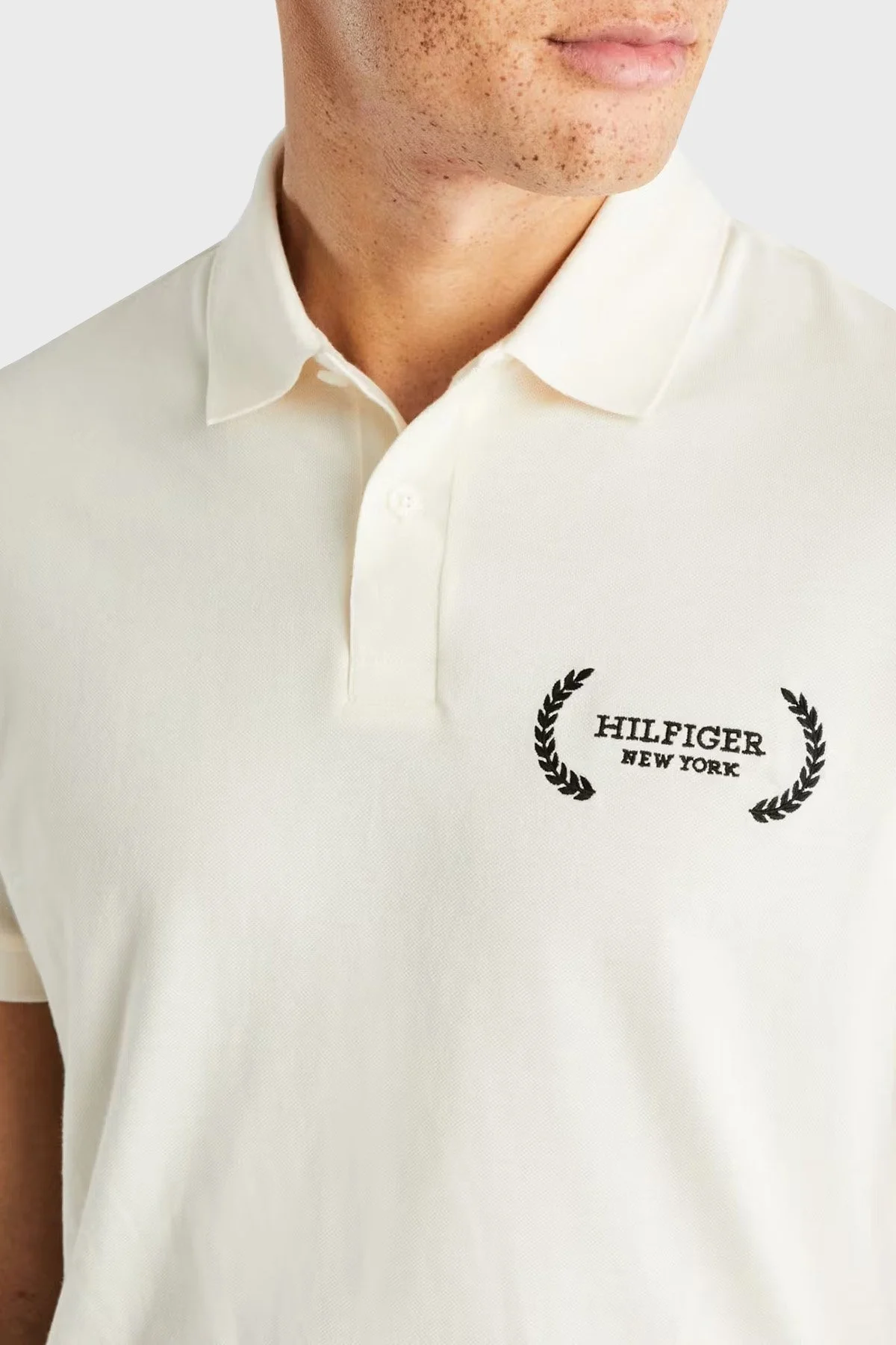 Tommy Hilfiger Organik Pamuklu Regular Fit Erkek Polo Yaka T Shirt MW0MW33582 AEF BEJ - 3
