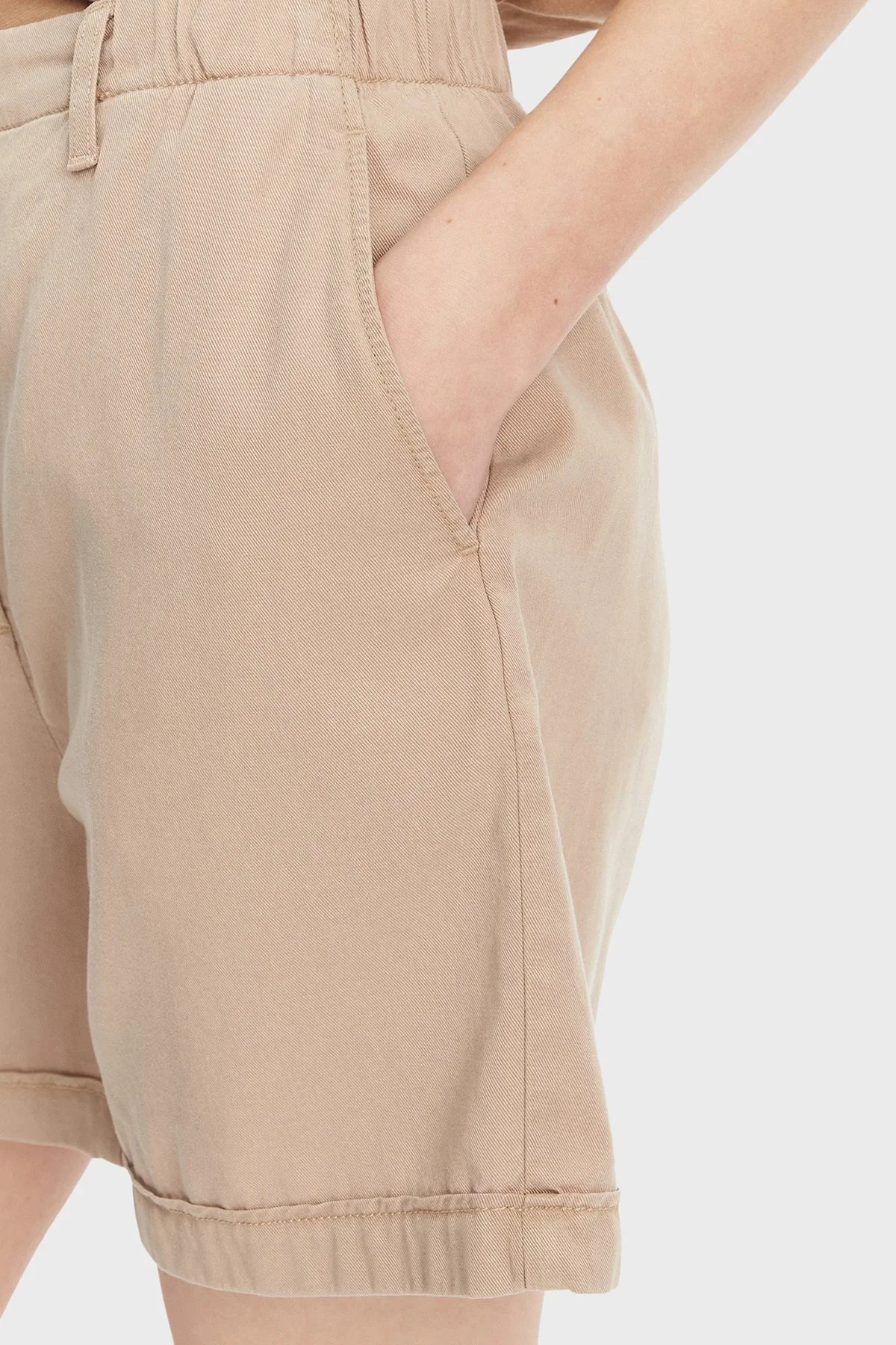 Tommy Hilfiger Pamuk Karışımlı Regular Fit Normal Bel Cepli Bayan Short WW0WW44762 AEG BEJ - 9