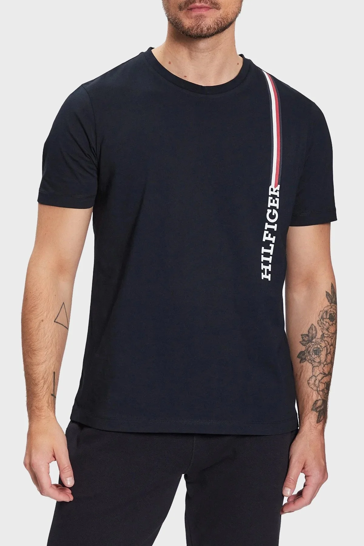 Tommy Hilfiger Pamuklu Bisiklet Yaka Regular Fit Erkek T Shirt MW0MW32118 DW5 LACİVERT - 1