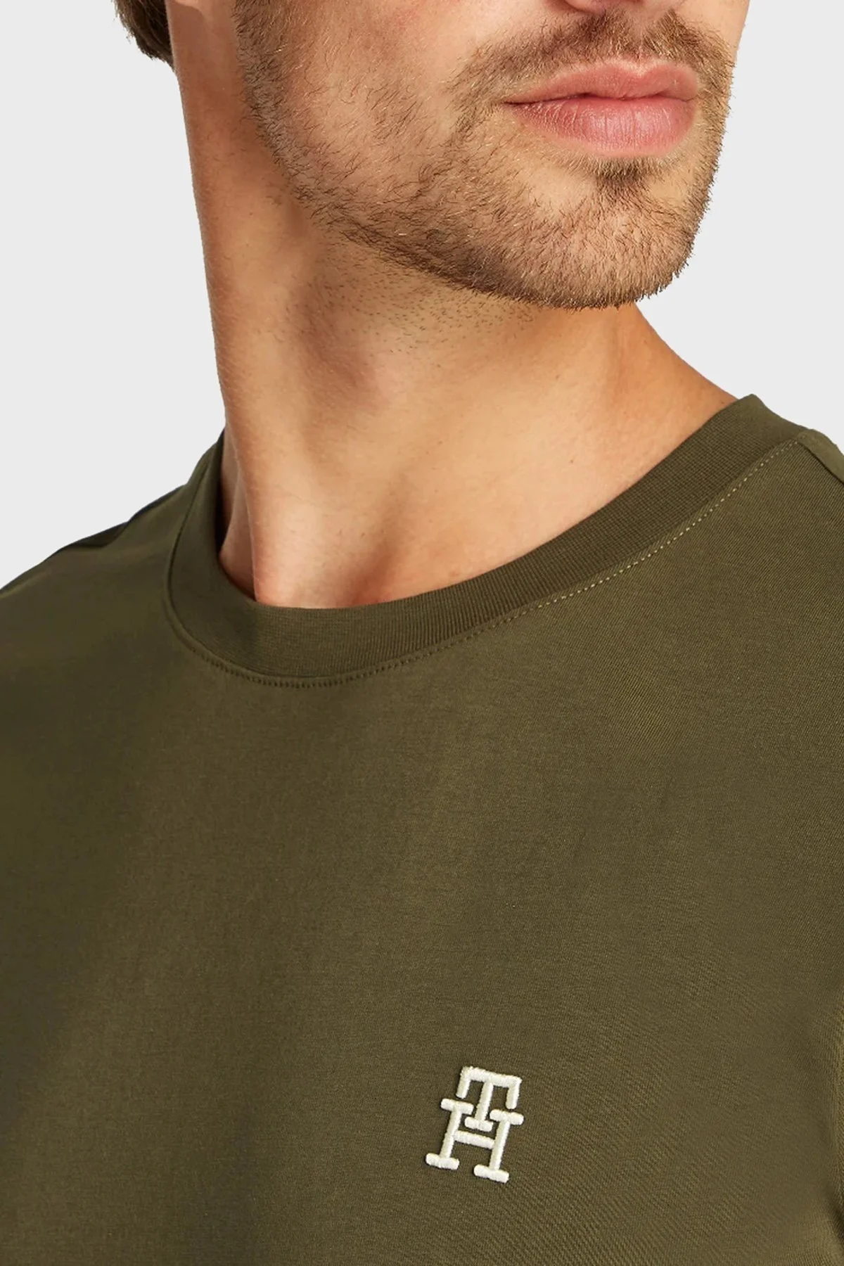 Tommy Hilfiger Pamuklu Comfort Fit Bisiklet Yaka Erkek T Shirt MW0MW33987 RBN KOYU HAKİ - 3