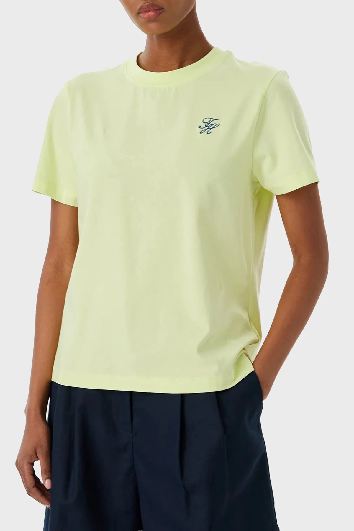 Tommy Hilfiger Pamuklu Logolu Regular Fit Bisiklet Yaka Kadın T Shirt WW0WW48699 ZJE SARI - 1