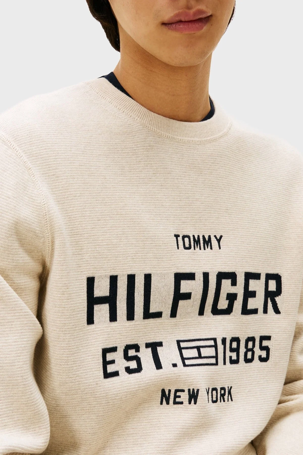 Tommy Hilfiger Pamuklu Regular Fit Bisiklet Yaka Logolu Erkek Kazak MW0MW39533 HGF BEJ - 4