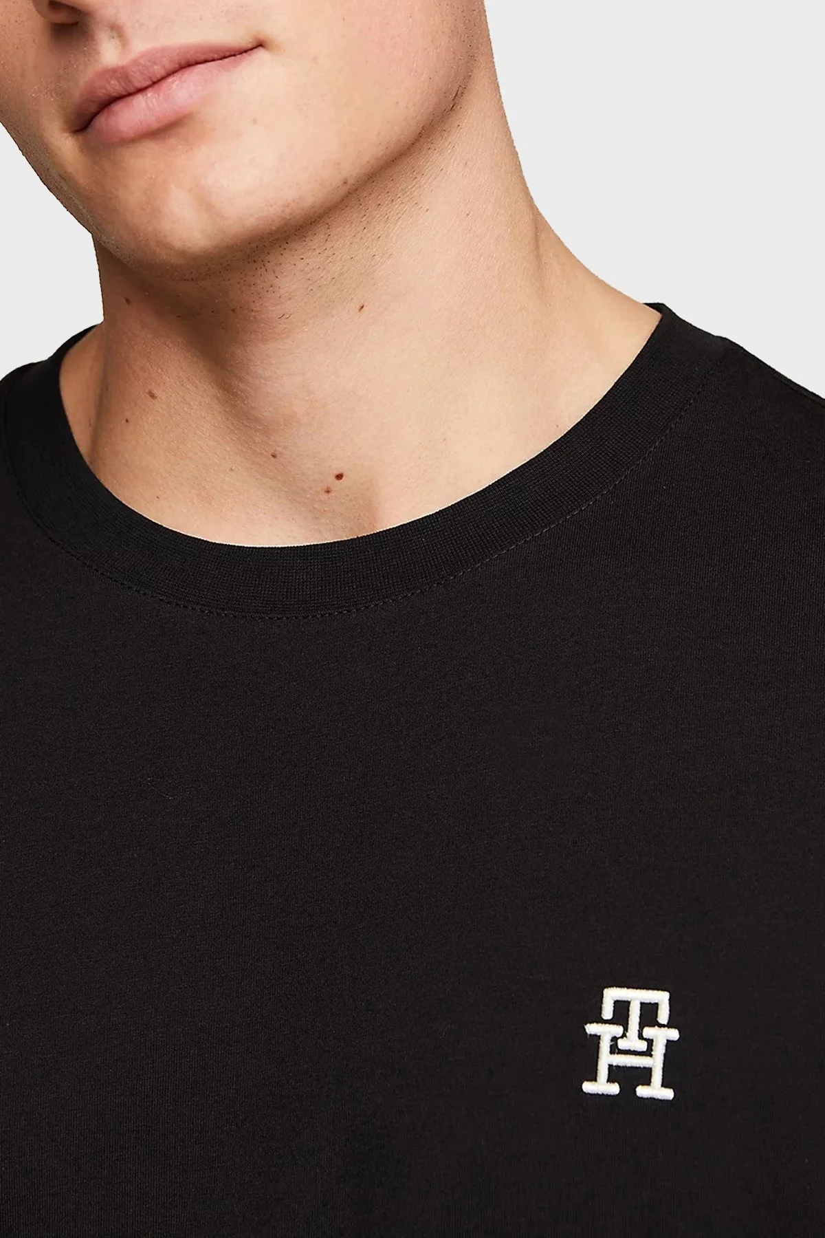 Tommy Hilfiger Pamuklu Regular Fit Erkek T Shirt MW0MW33987 BDS SİYAH - 3