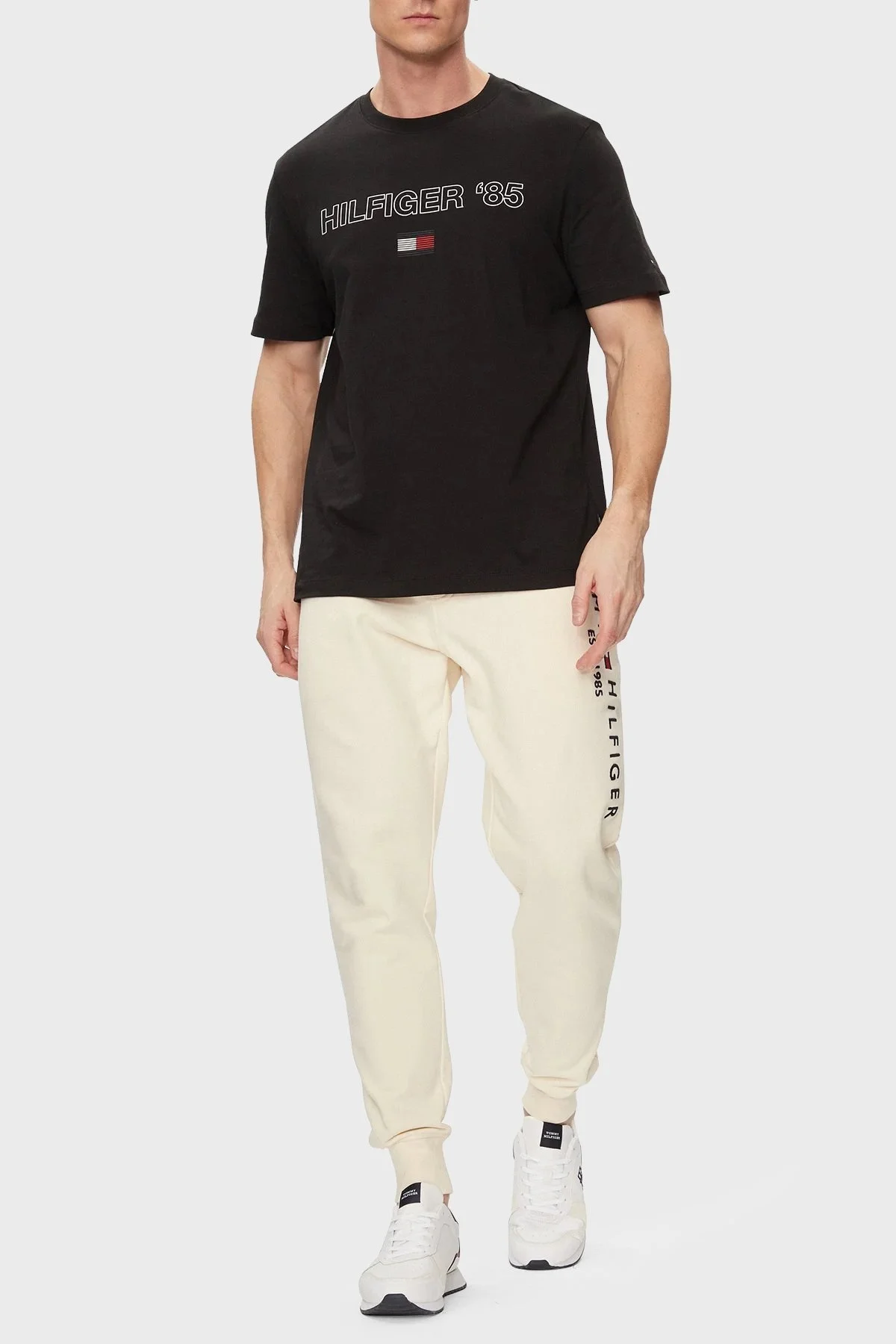 Tommy Hilfiger Pamuklu Regular Fit Erkek T Shirt MW0MW34427 BDS SİYAH - 2