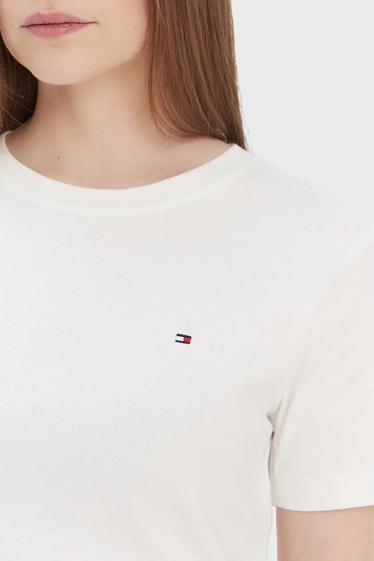 Tommy Hilfiger Pamuklu Slim Fit Bisiklet Yaka Bayan T Shirt WW0WW40587 YBL BEYAZ - 4