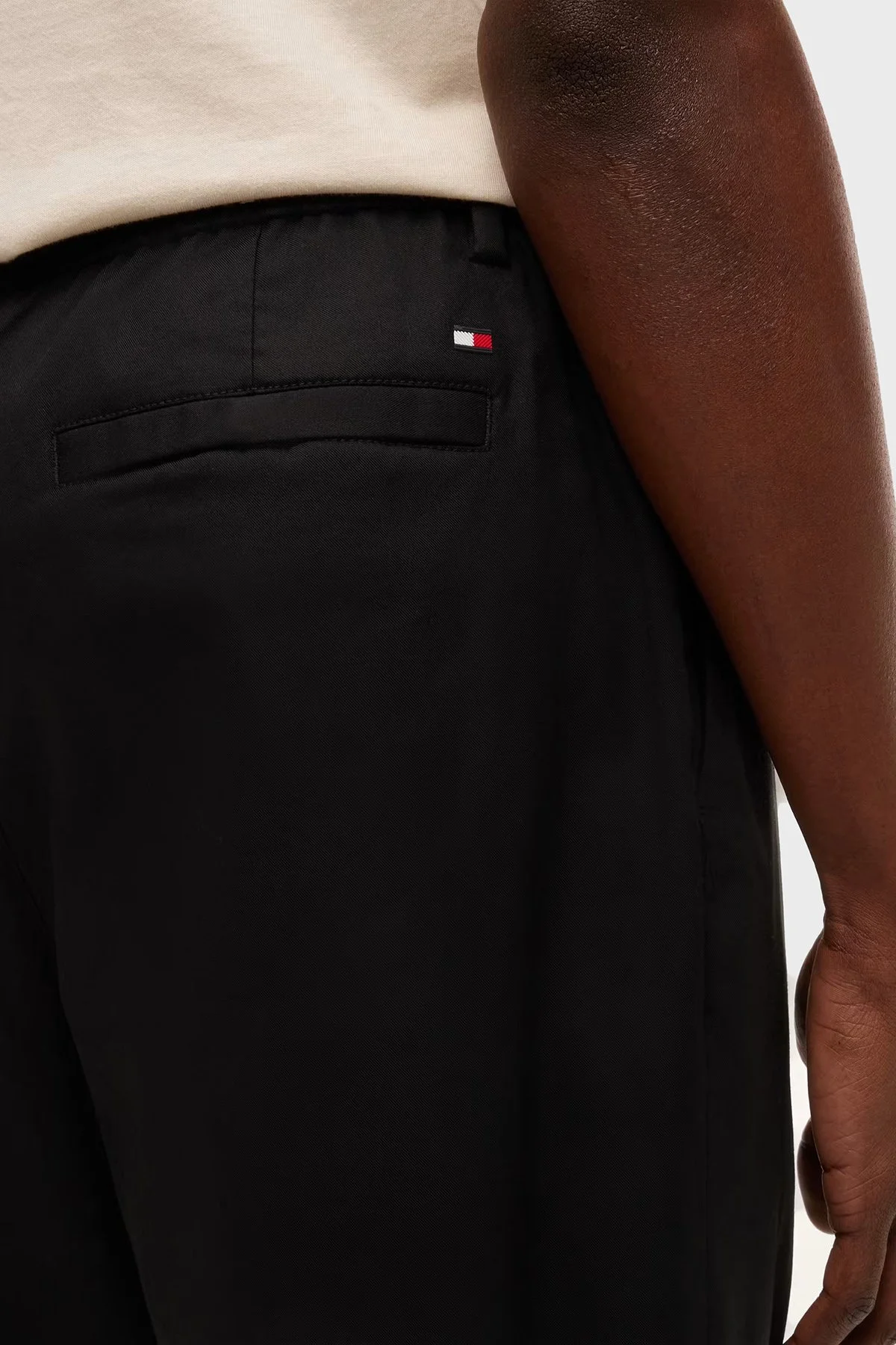 Tommy Hilfiger Pamuklu Tapered Fit Daralan Paça Erkek Pantolon MW0MW39702 BDS Siyah - 4