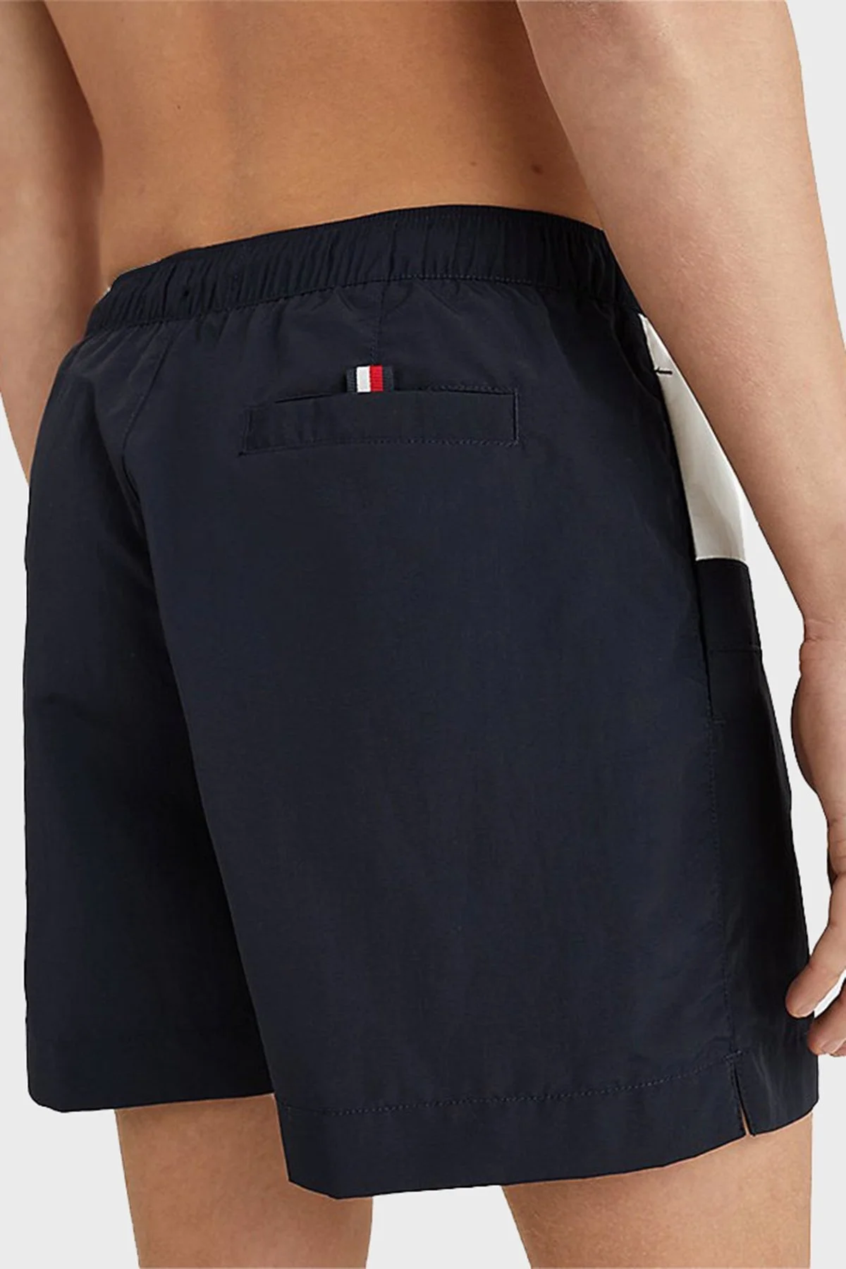 Tommy Hilfiger Regular Fit Cepli Erkek Mayo Short UM0UM02744 DW5 LACİVERT - 2