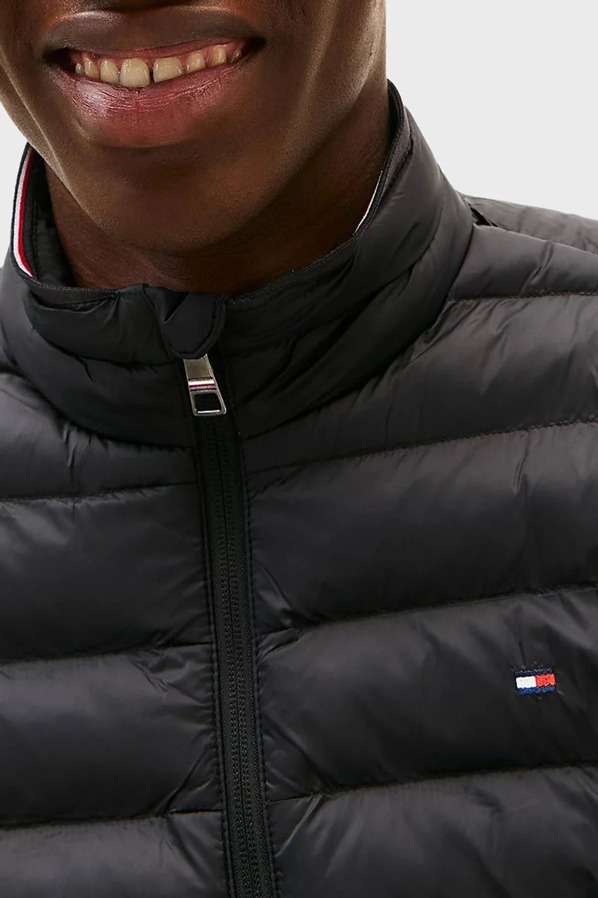 Tommy Hilfiger Regular Fit Dik Yaka Kapitoneli Erkek Mont MW0MW39990 BDS SİYAH - 4